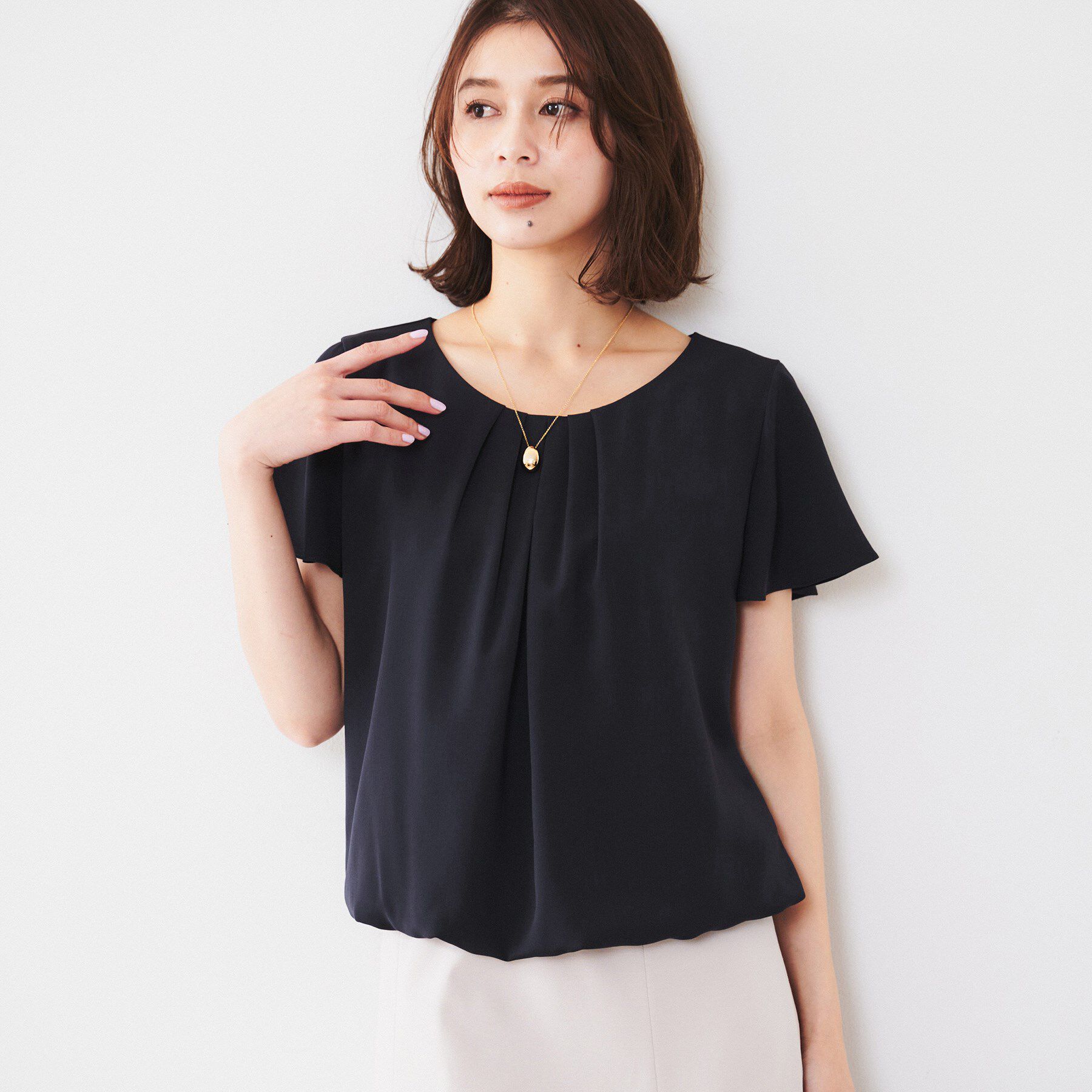 UNTITLED「【通勤/二の腕カバー】タックデザインブラウス」|シャツ・ブラウス|