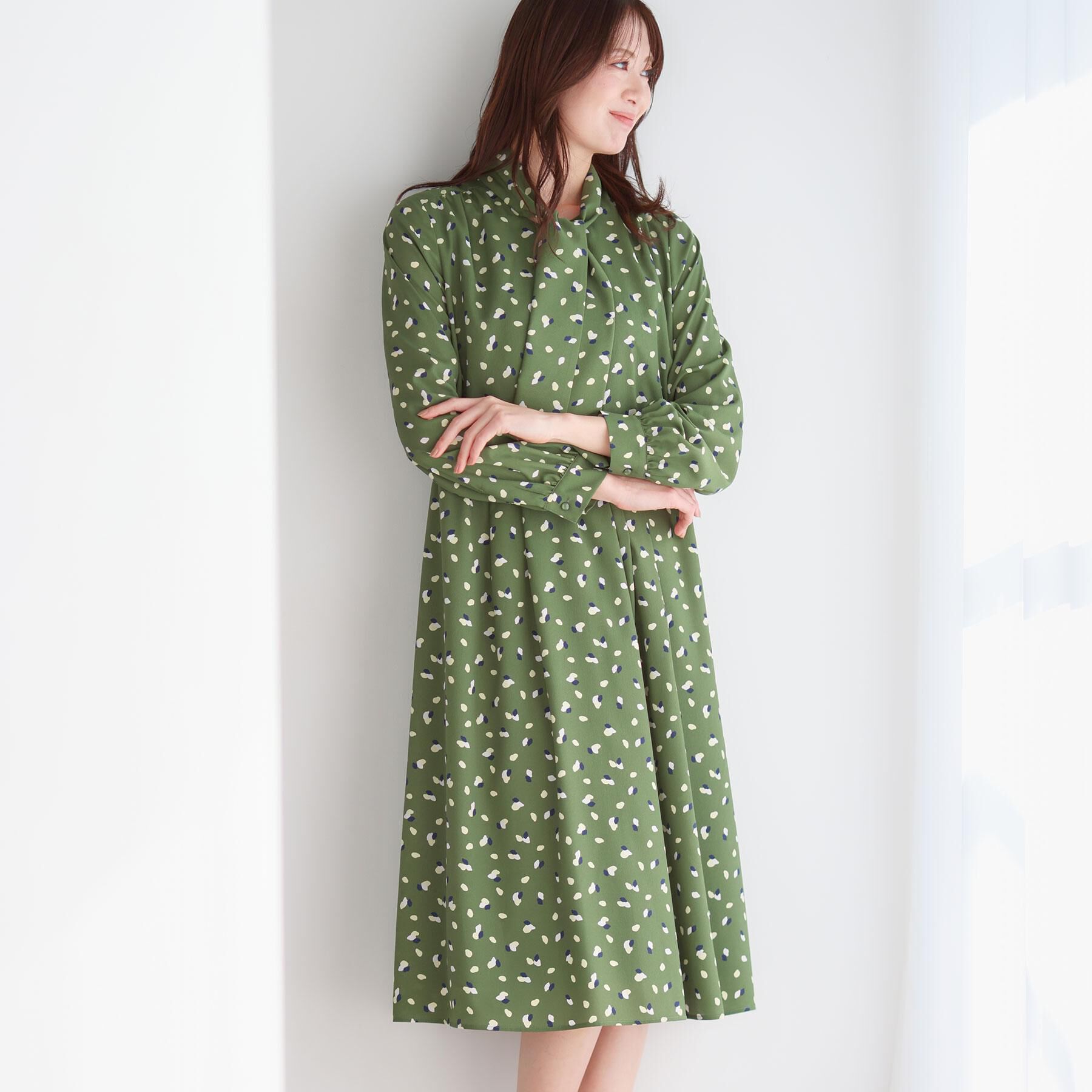 Reflect「【セレモニー／通勤／おでかけに◎】フラワープリントボウタイワンピース」|ワンピース|