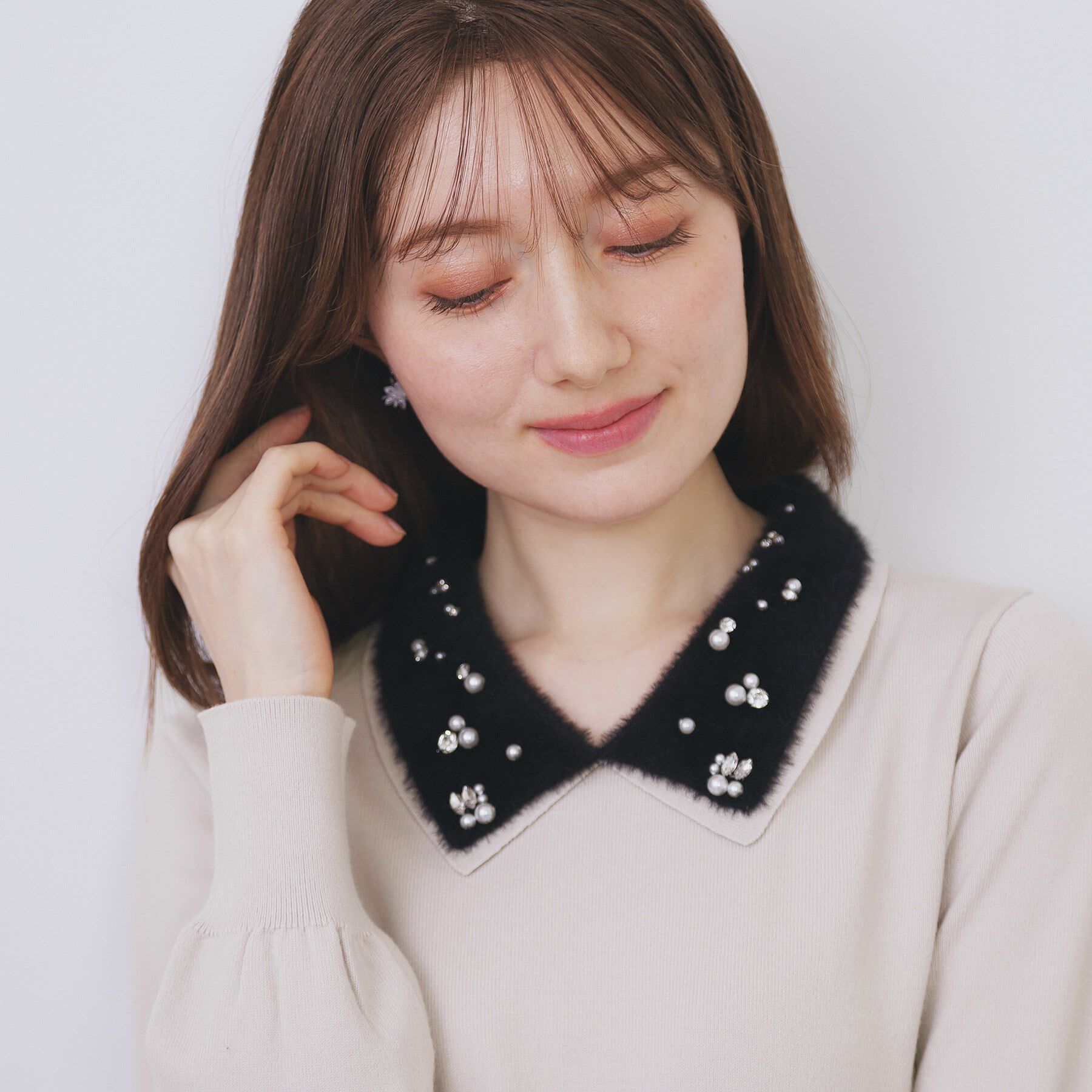 index「ダブルビジューフェザー衿付きニット【洗濯機OK】」|ニット・セーター|