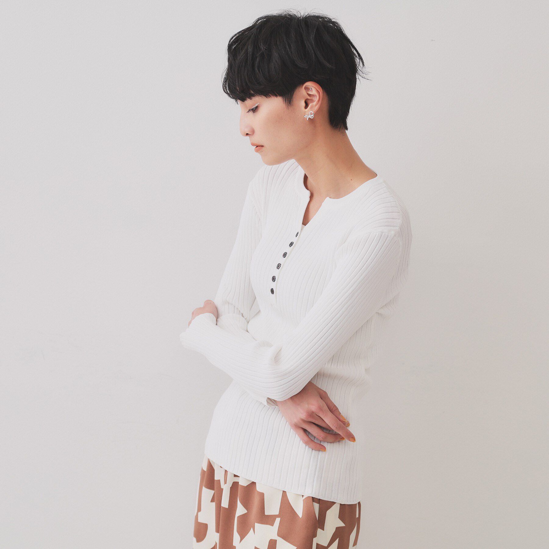 OPAQUE.CLIP「ヘンリーネックリブニット【洗濯機洗い可】」|ニット・セーター|ホワイト(001)