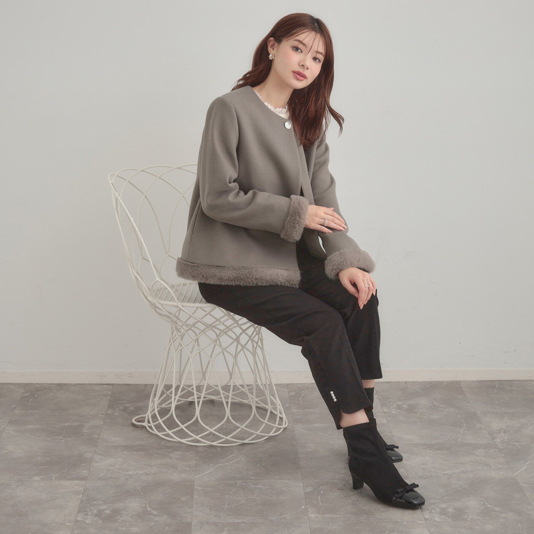 Couture broach「【大人レディ・フェイクファー取り外し可能】ケープ風ショートコート」|ノーカラーコート|