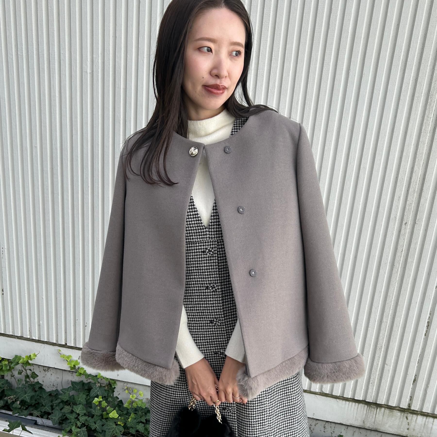 Couture broach「【大人レディ・フェイクファー取り外し可能】ケープ風ショートコート」|ノーカラーコート|