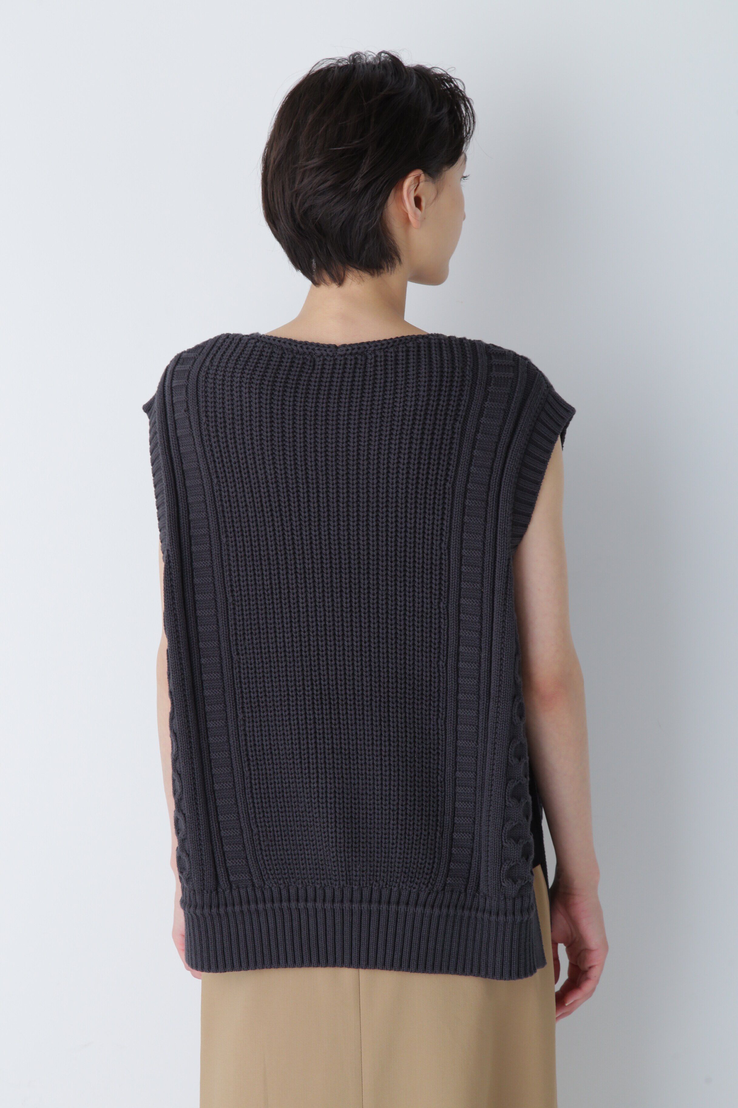  「◆ケーブル編みニットベスト」|ニット・セーター|