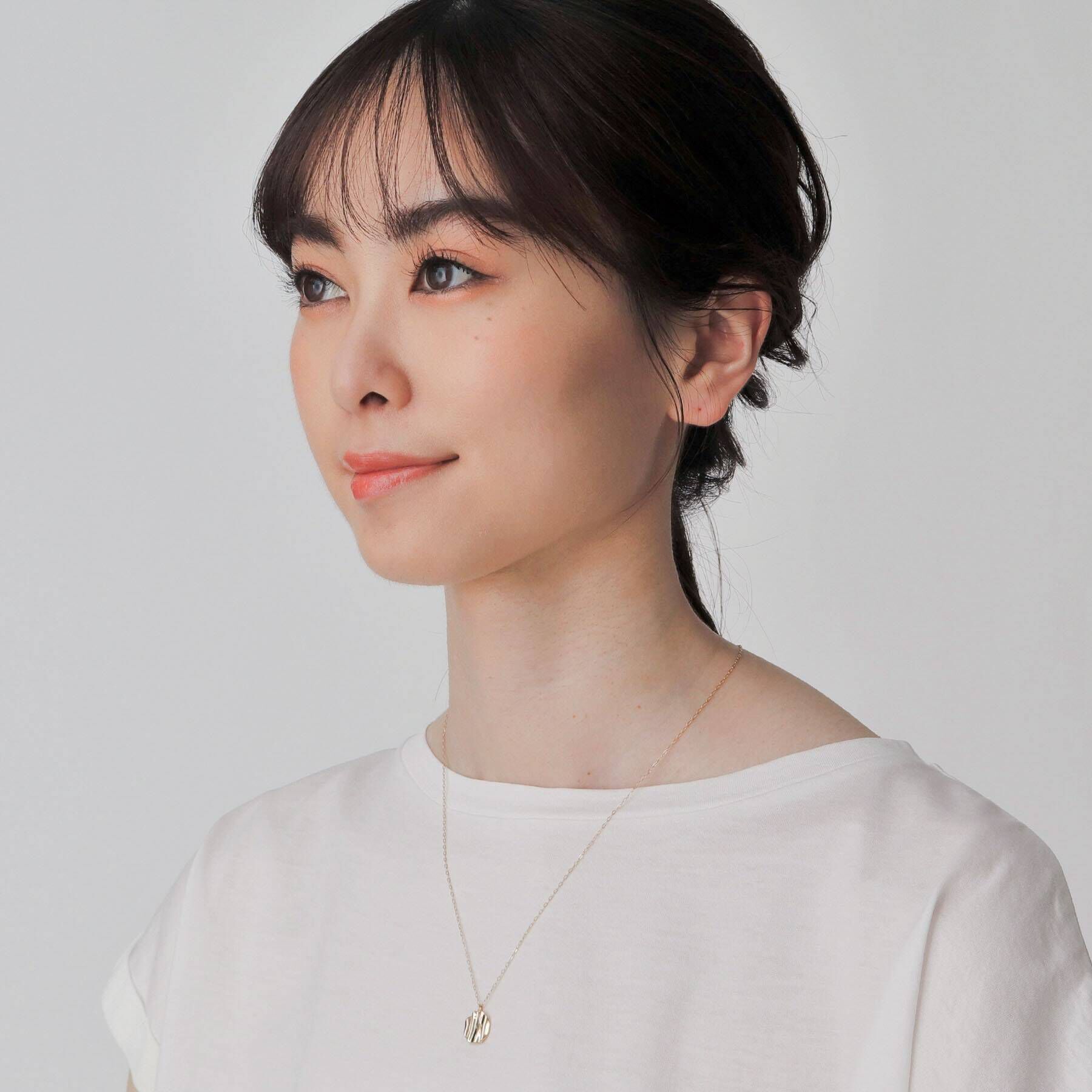 COCOSHNIK「K10ウエーブプレート ラウンド ネックレス」|ネックレス|