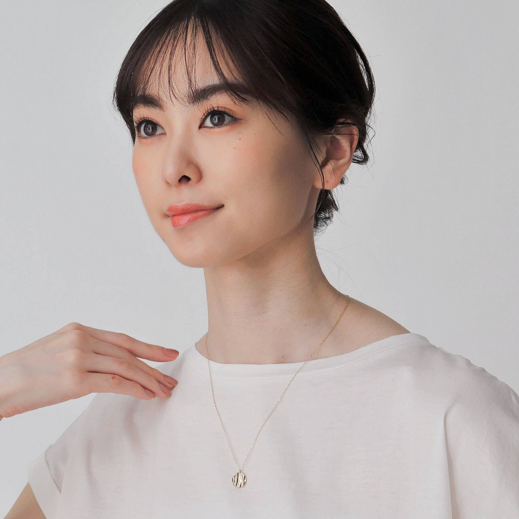 COCOSHNIK「K10ウエーブプレート ラウンド ネックレス」|ネックレス|