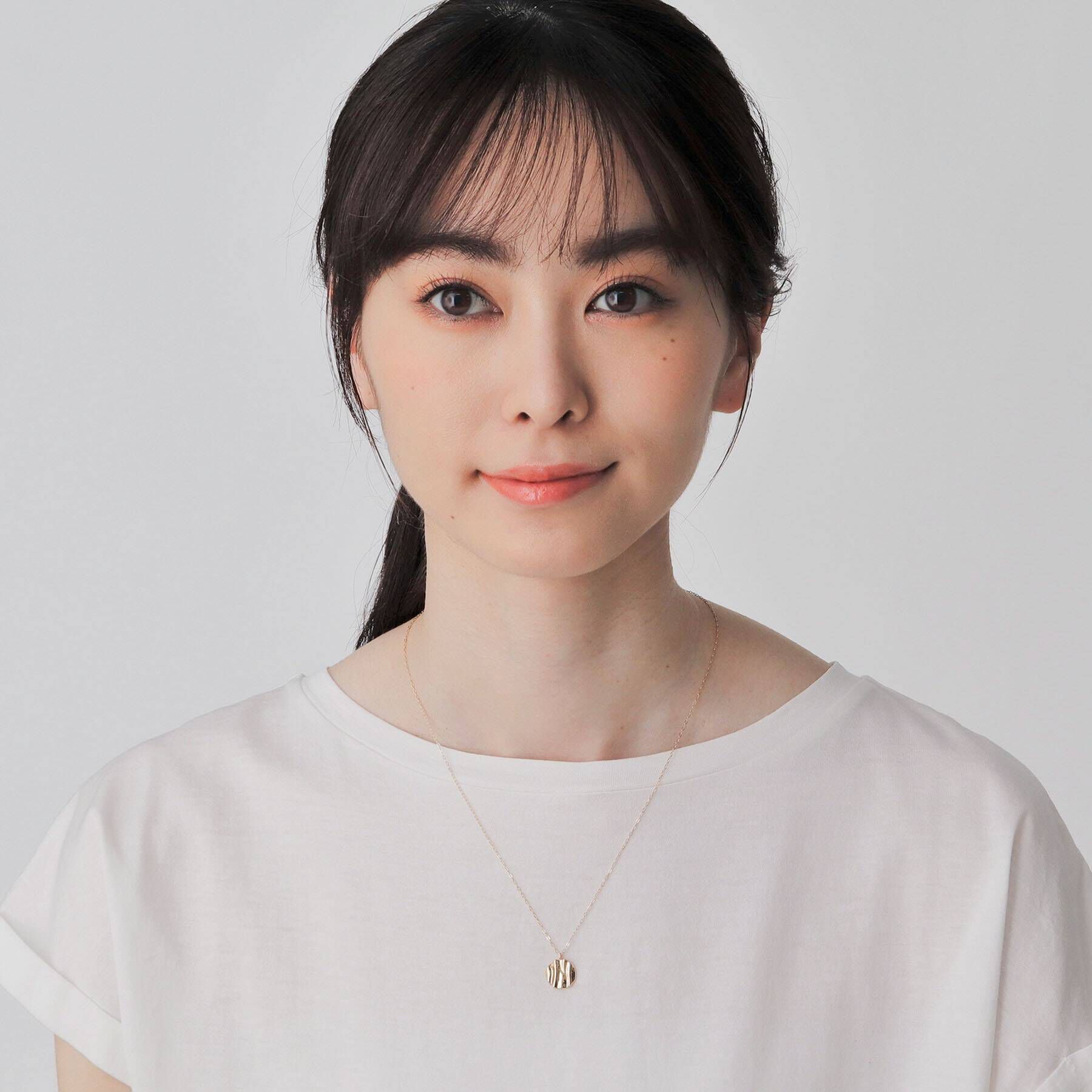 COCOSHNIK「K10ウエーブプレート ラウンド ネックレス」|ネックレス|