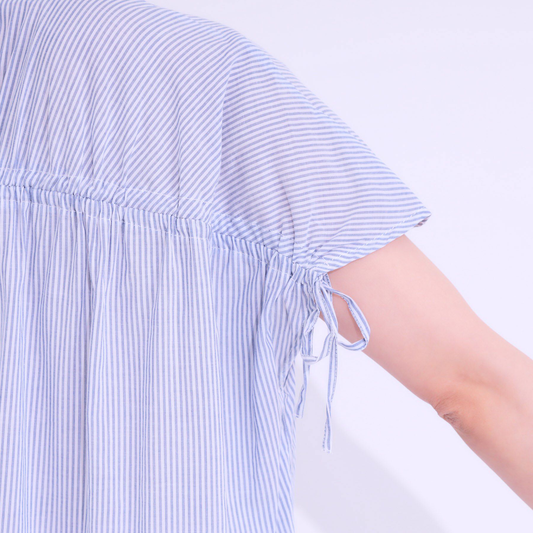 SHOO･LA･RUE「【S-LL/ひんやり】後ろ姿も抜かりなく インせず着られる バックギャザーシャツ」|シャツ・ブラウス|