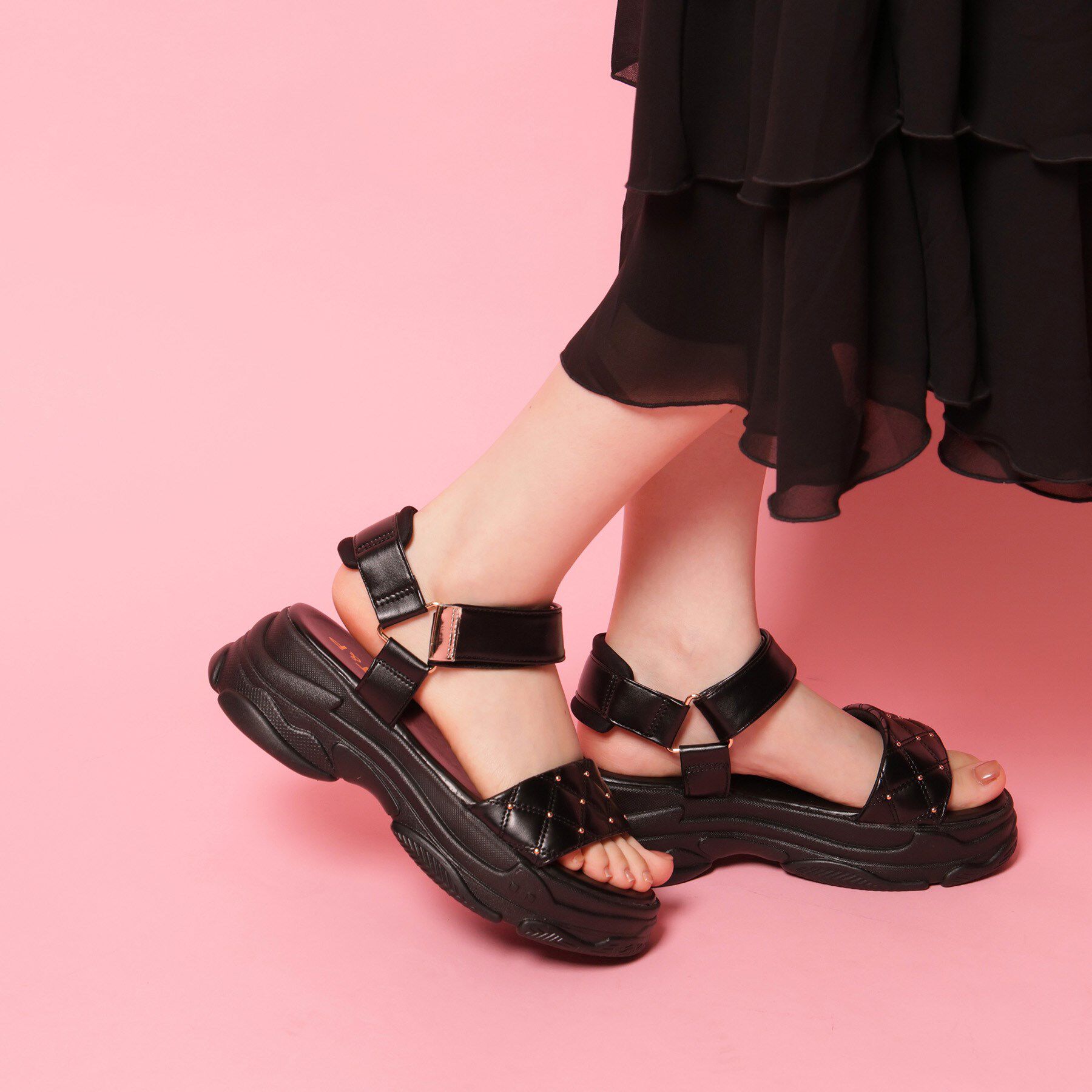 csT&P「キルティング 面ファスナーストラップサンダル」|サンダル|
