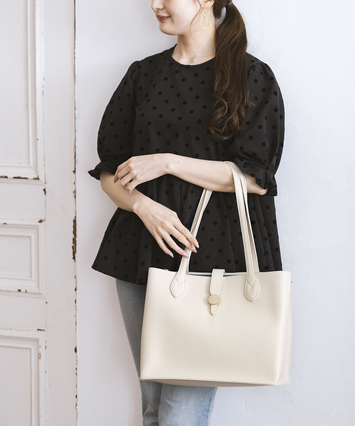 Samantha Thavasa「サークルモチーフスクエアレザートートバッグ 大サイズ」|トートバッグ|オフホワイト