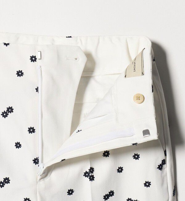 UNITED ARROWS「エンブロイダリー フラワー スリム テーパードパンツ ‐ウォッシャブル‐」|チノ|