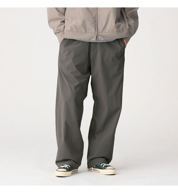 BEAMS「【別注】Gramicci / 4WAYストレッチ ナイロン スラックス」|チノ|CHARCOAL