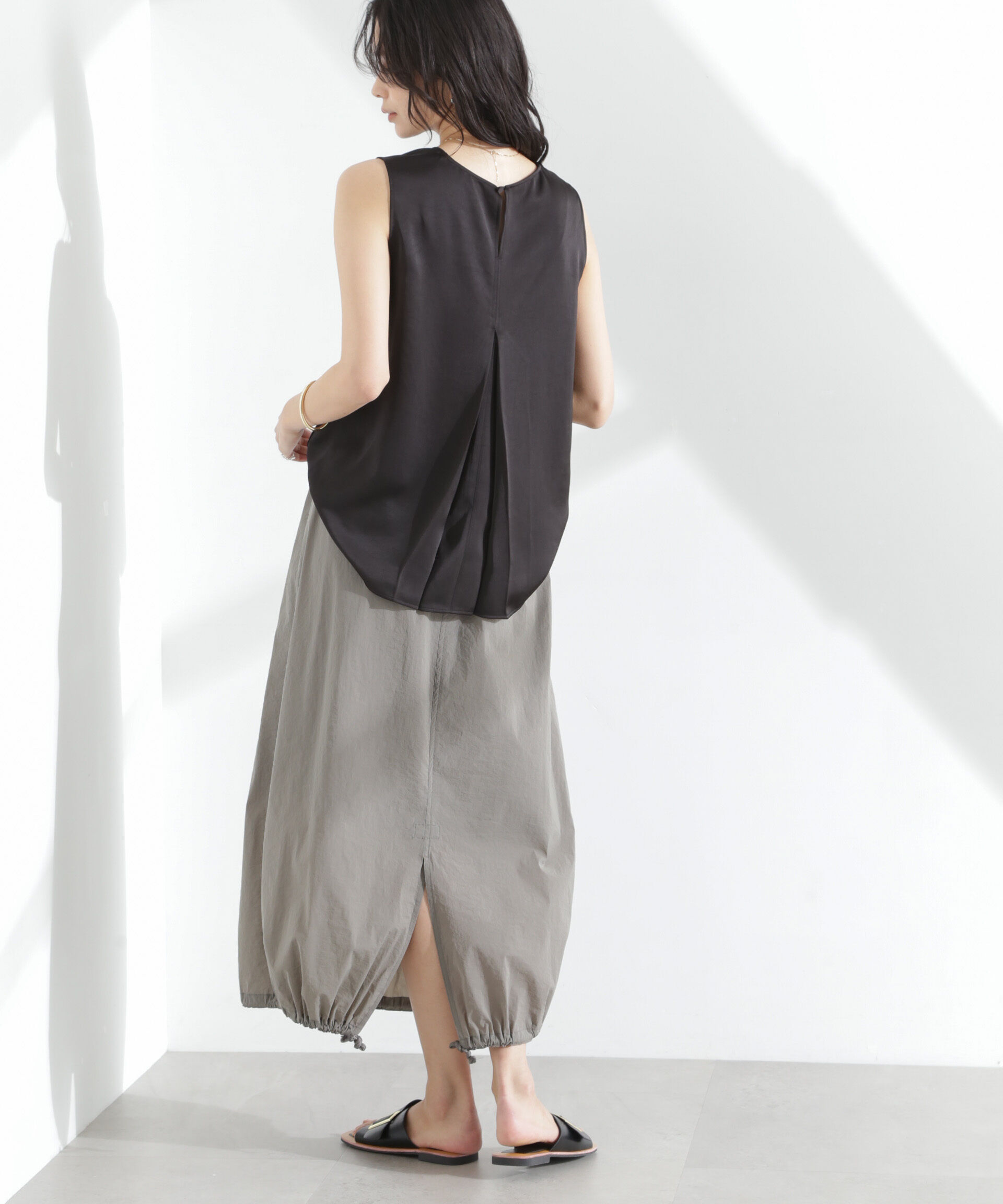 nano･universe「ダブルサテンノースリーブトップス」|シャツ・ブラウス|