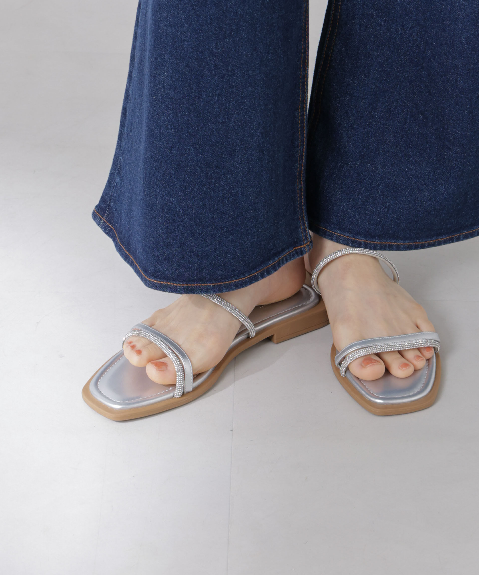 nano･universe「ラインストーン細ストラップサンダル」|サンダル|シルバー