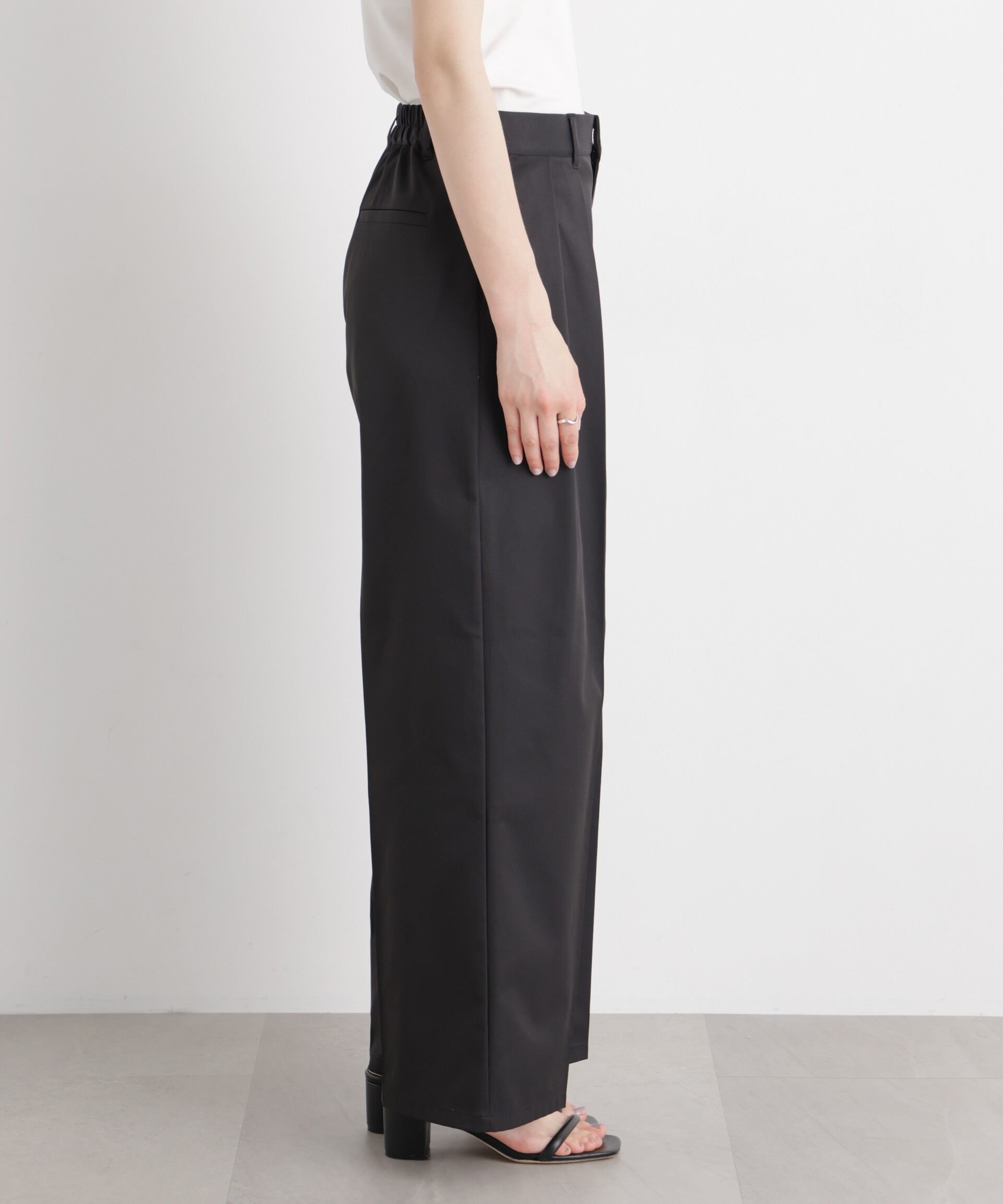 nano･universe「エバークリース加工タックワイドセンタープレスパンツ」|チノ|