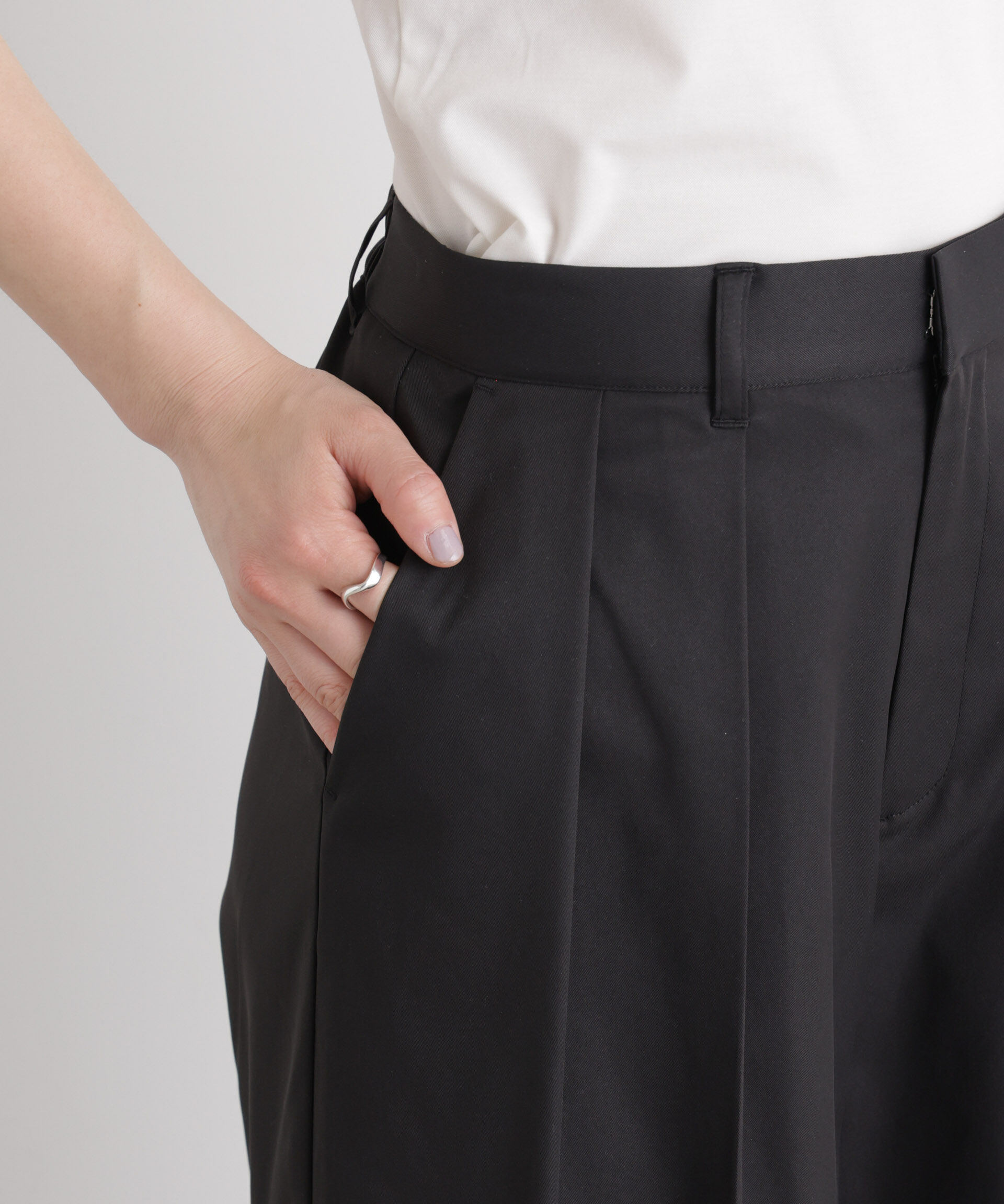 nano･universe「エバークリース加工タックワイドセンタープレスパンツ」|チノ|