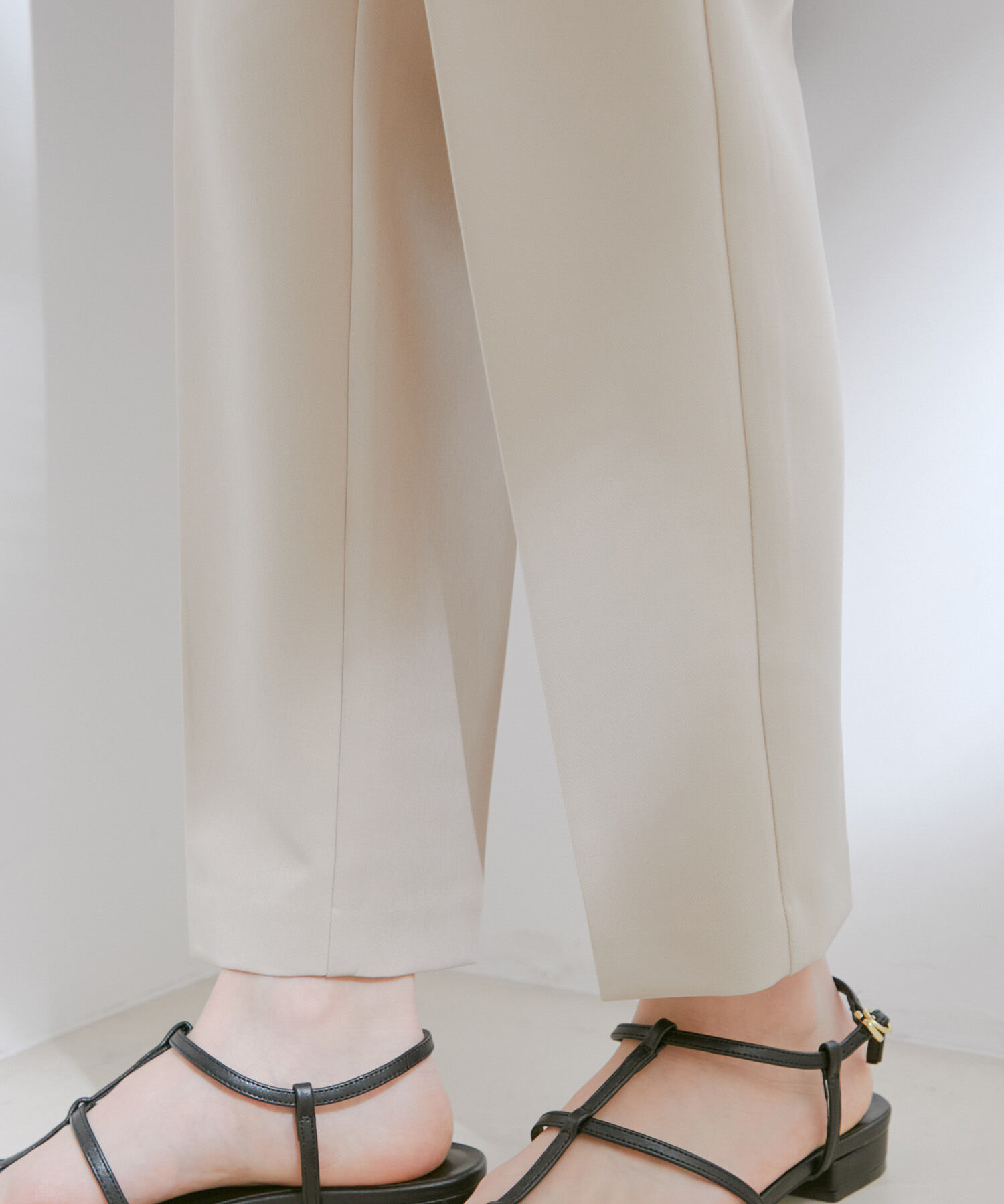 Juze「ボーンアンクルストラップフラットサンダル」|サンダル|