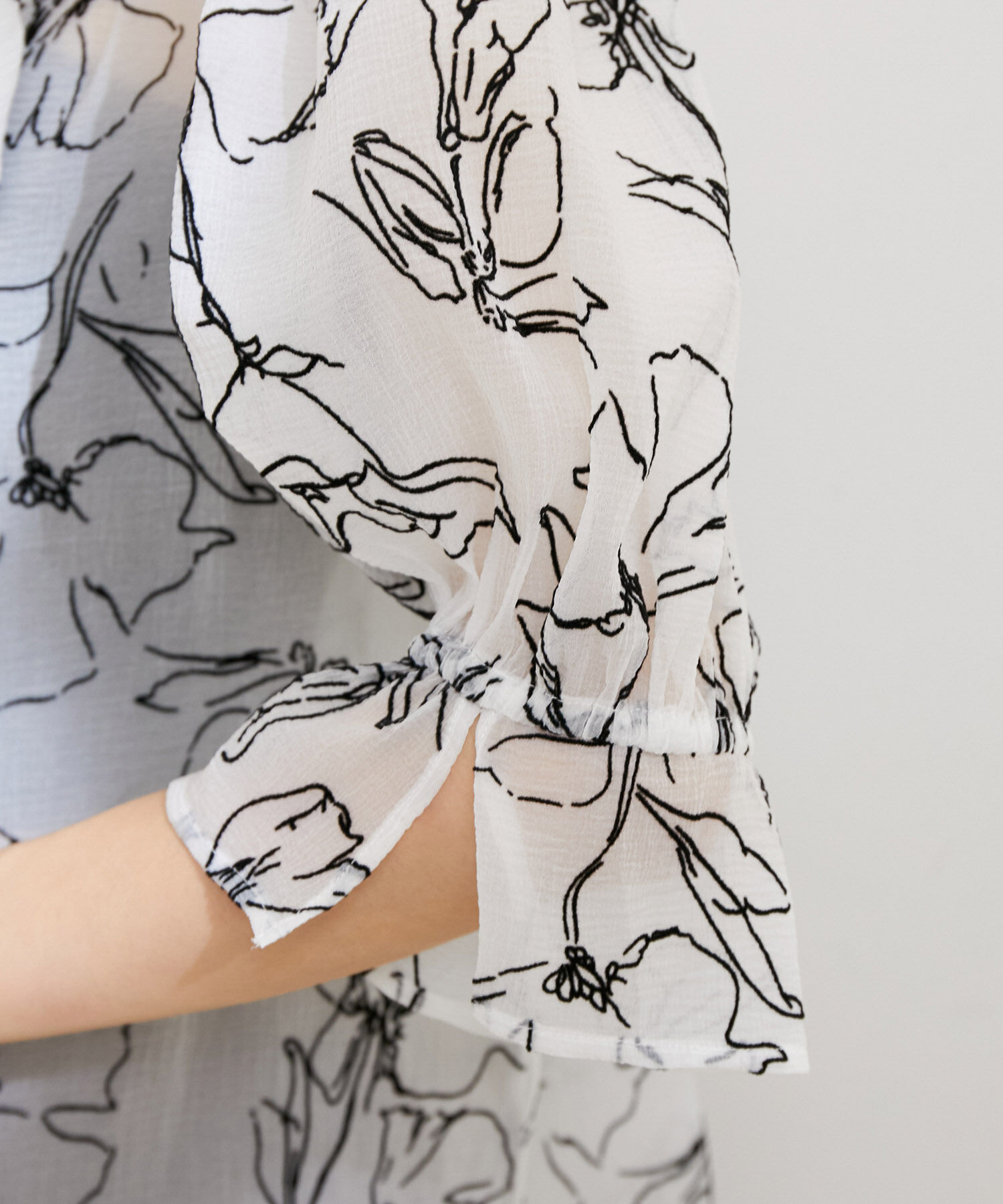 VIS「【選べる素材】アソートボウタイリボンブラウス」|シャツ・ブラウス|