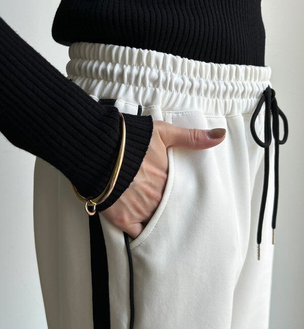  「【WEB限定】サイドライントラックパンツ」|チノ|