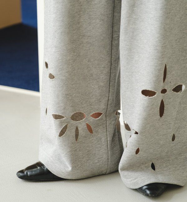  「【新色追加/2サイズ展開/低身長サイズ】カットアウトスウェットパンツ」|チノ|