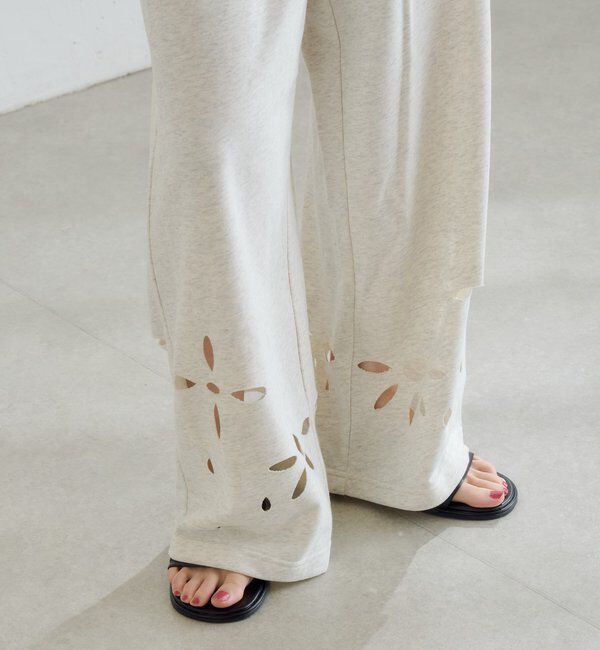  「【新色追加/2サイズ展開/低身長サイズ】カットアウトスウェットパンツ」|チノ|