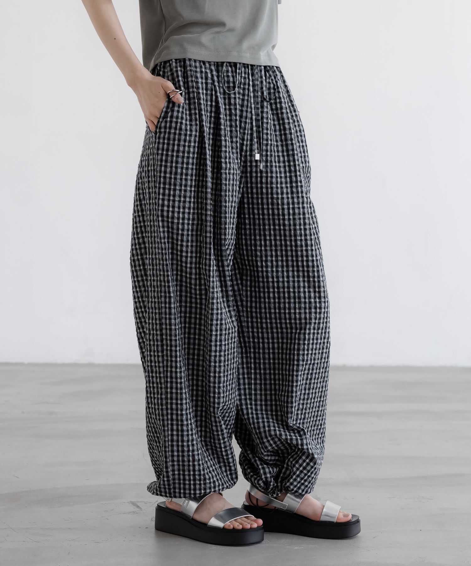 LOWRYS FARM「シアサッカーアソートイージーパンツ」|チノ|BLKﾁｪｯｸ