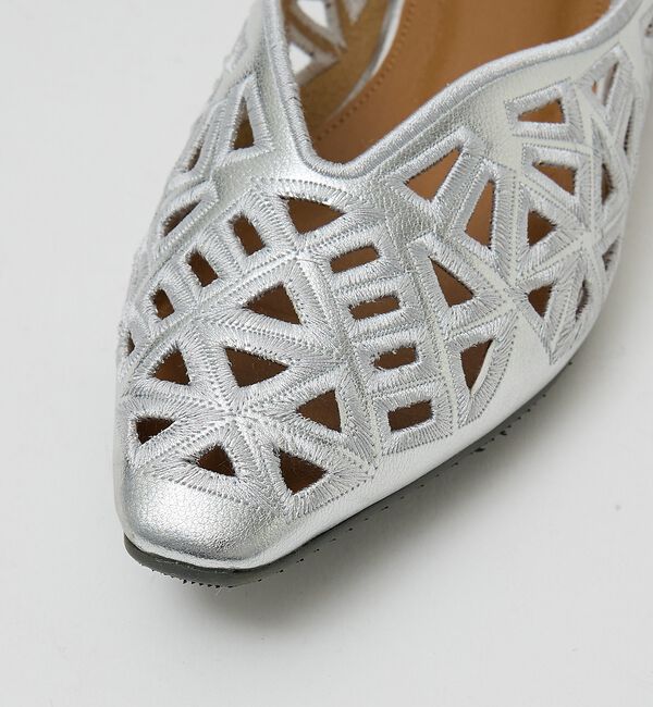 AU BANNISTER「【Vibramソール搭載】レーザーカットパンプス」|パンプス|