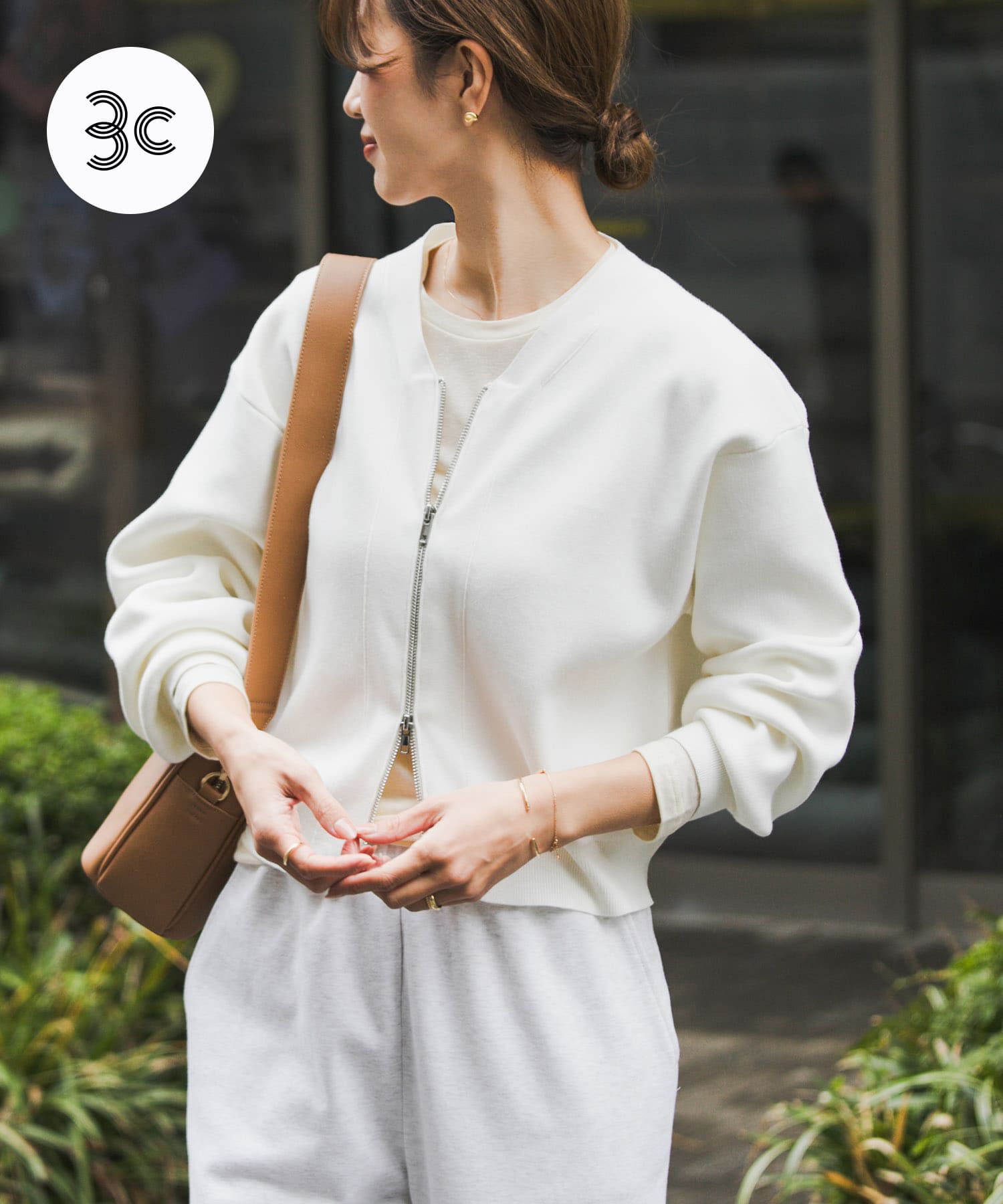 URBAN RESEARCH DOORS「『仁村紗和さん着用』『UR TECH Renew Knit』VネックZIPカーディガン」|カーディガン|オフホワイト