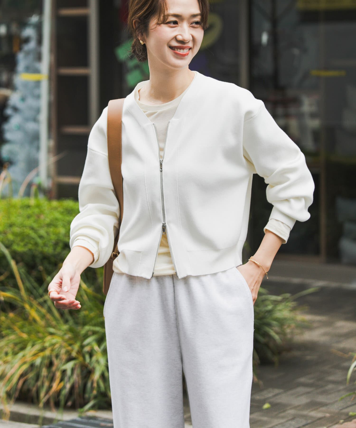 URBAN RESEARCH DOORS「『仁村紗和さん着用』『UR TECH Renew Knit』VネックZIPカーディガン」|カーディガン|