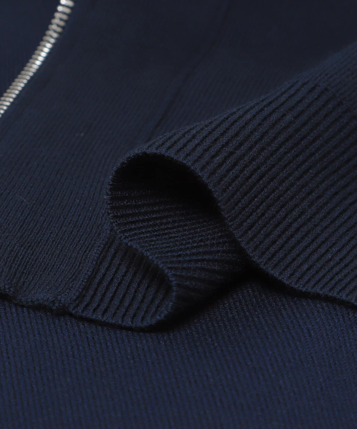 URBAN RESEARCH DOORS「『仁村紗和さん着用』『UR TECH Renew Knit』VネックZIPカーディガン」|カーディガン|