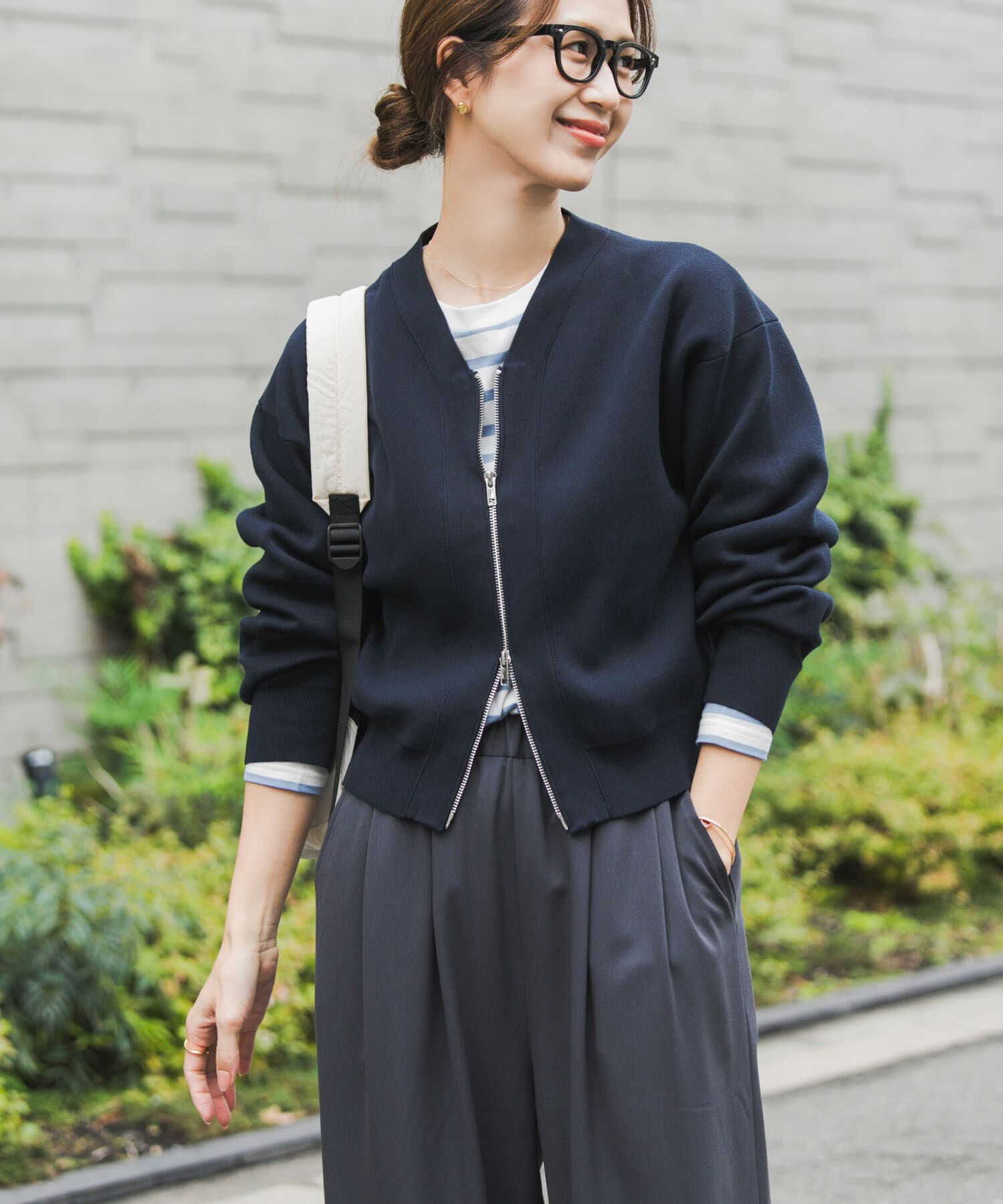 URBAN RESEARCH DOORS「『仁村紗和さん着用』『UR TECH Renew Knit』VネックZIPカーディガン」|カーディガン|