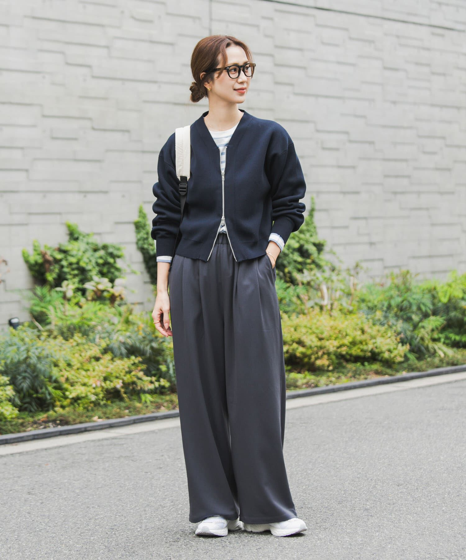 URBAN RESEARCH DOORS「『仁村紗和さん着用』『UR TECH Renew Knit』VネックZIPカーディガン」|カーディガン|