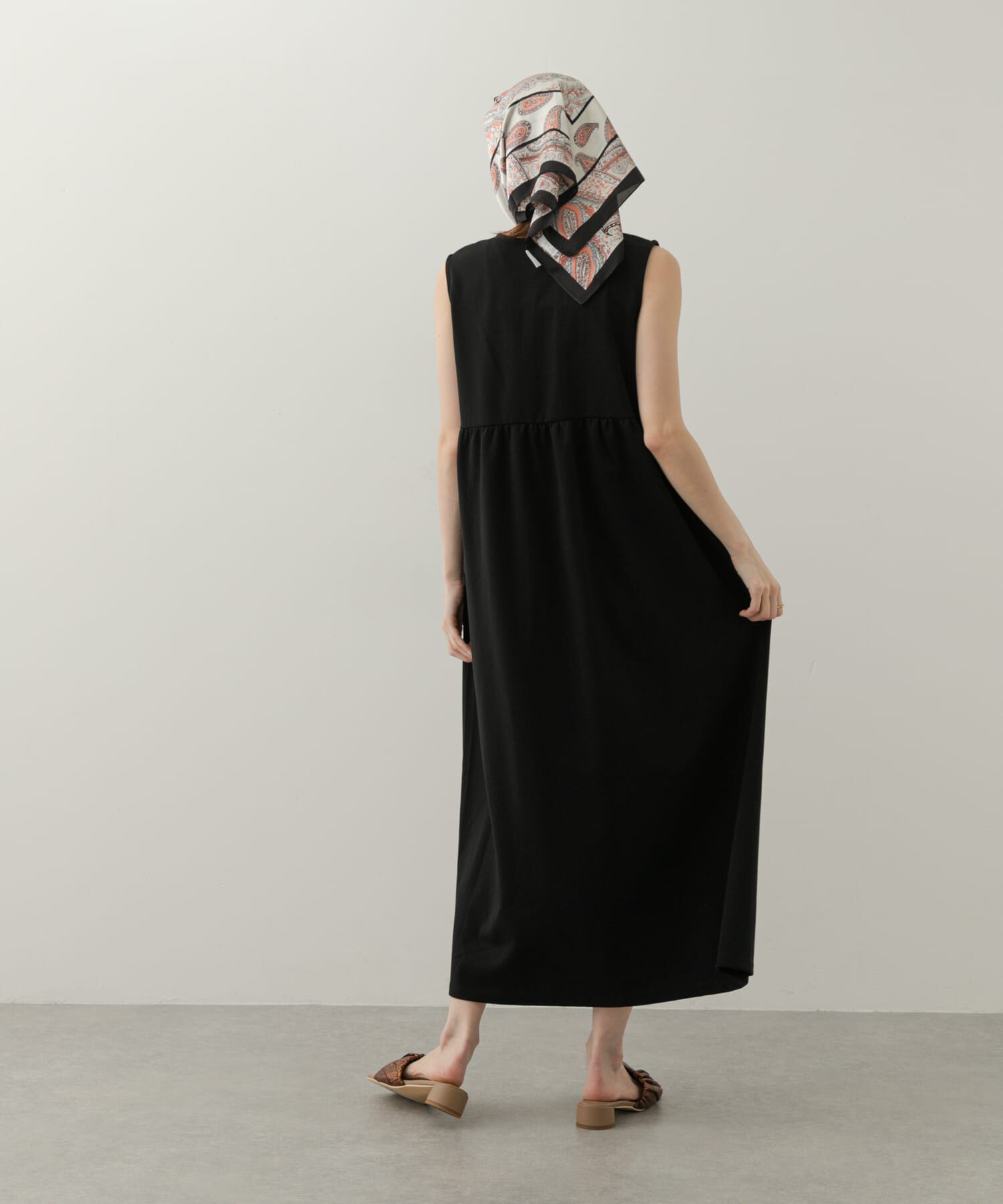 SENSE OF PLACE by URBAN RESEARCH「ZIPVネックカットワンピース」|ワンピース|