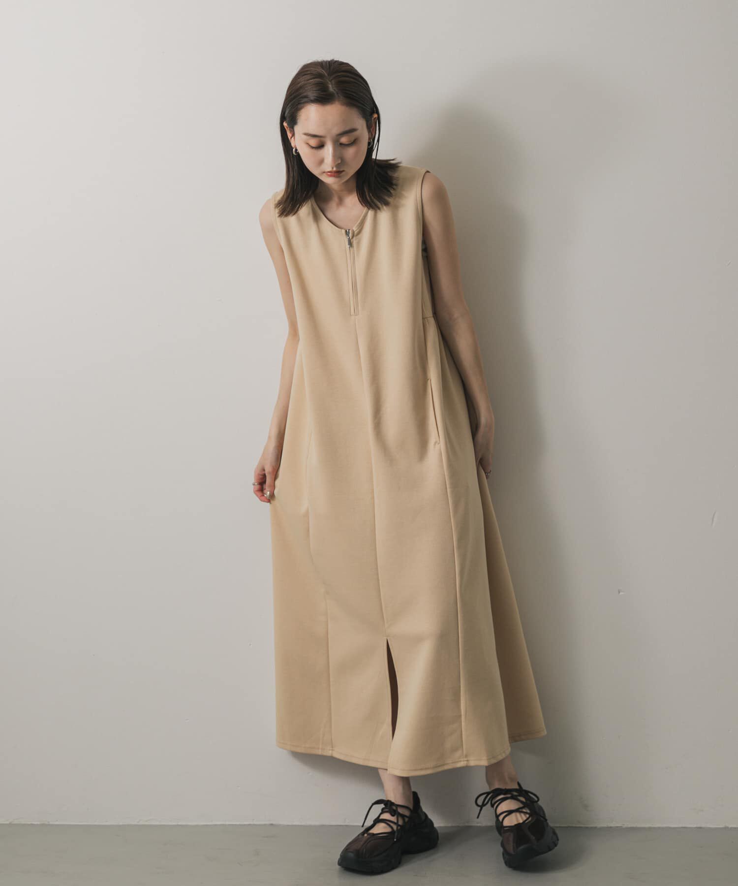SENSE OF PLACE by URBAN RESEARCH「ZIPVネックカットワンピース」|ワンピース|