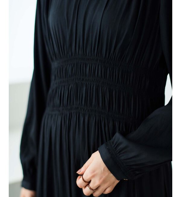 le.coeur blanc「シャーリングVネックワンピース」|ワンピース|