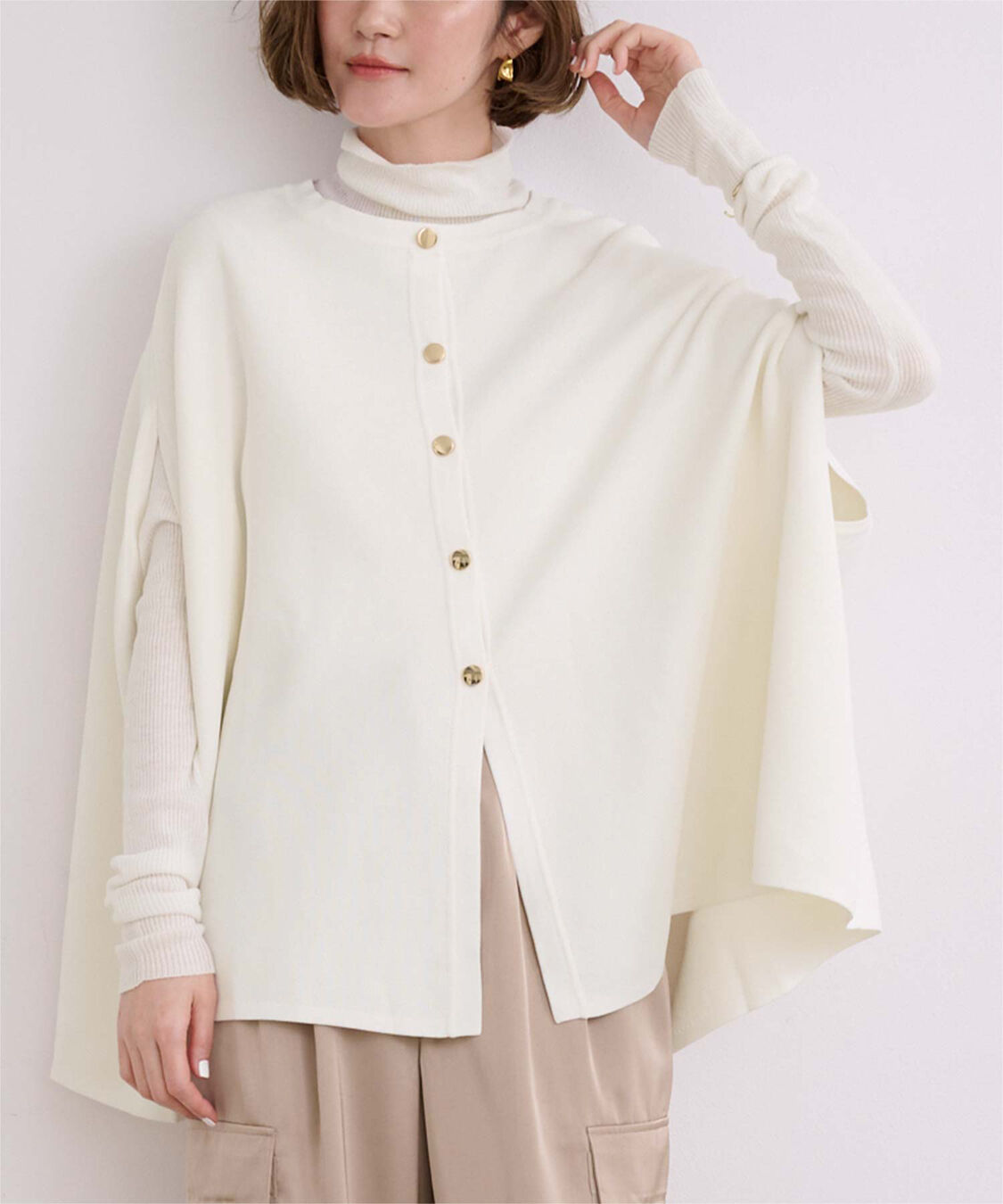 ur's「ゴールド釦ケープニットカーディガン」|カーディガン|ホワイト