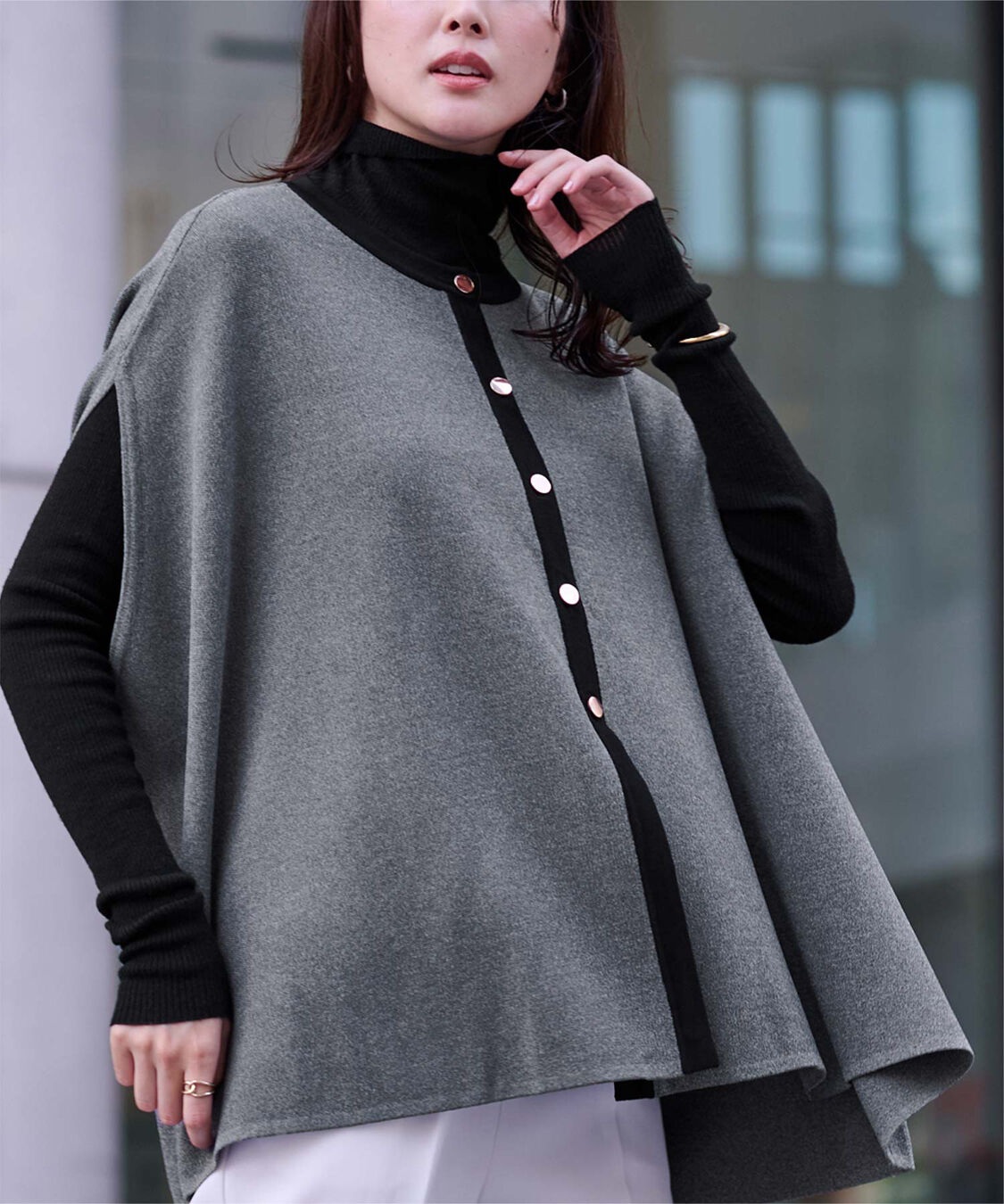 ur's「ゴールド釦ケープニットカーディガン」|カーディガン|