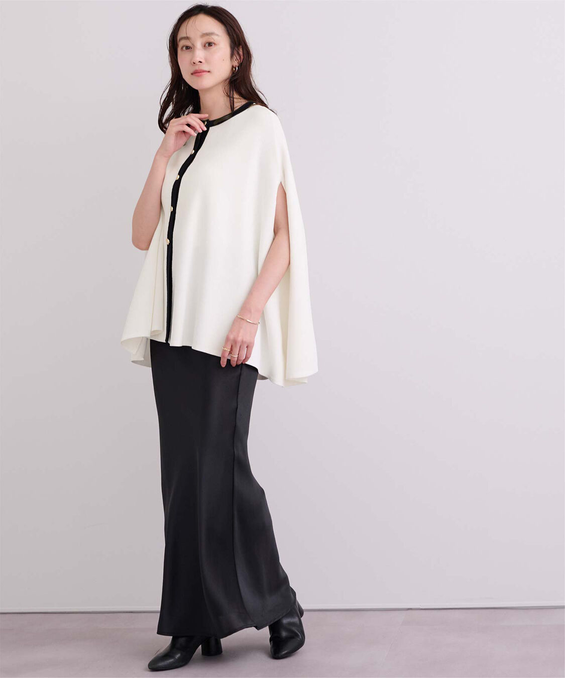 ur's「ゴールド釦ケープニットカーディガン」|カーディガン|