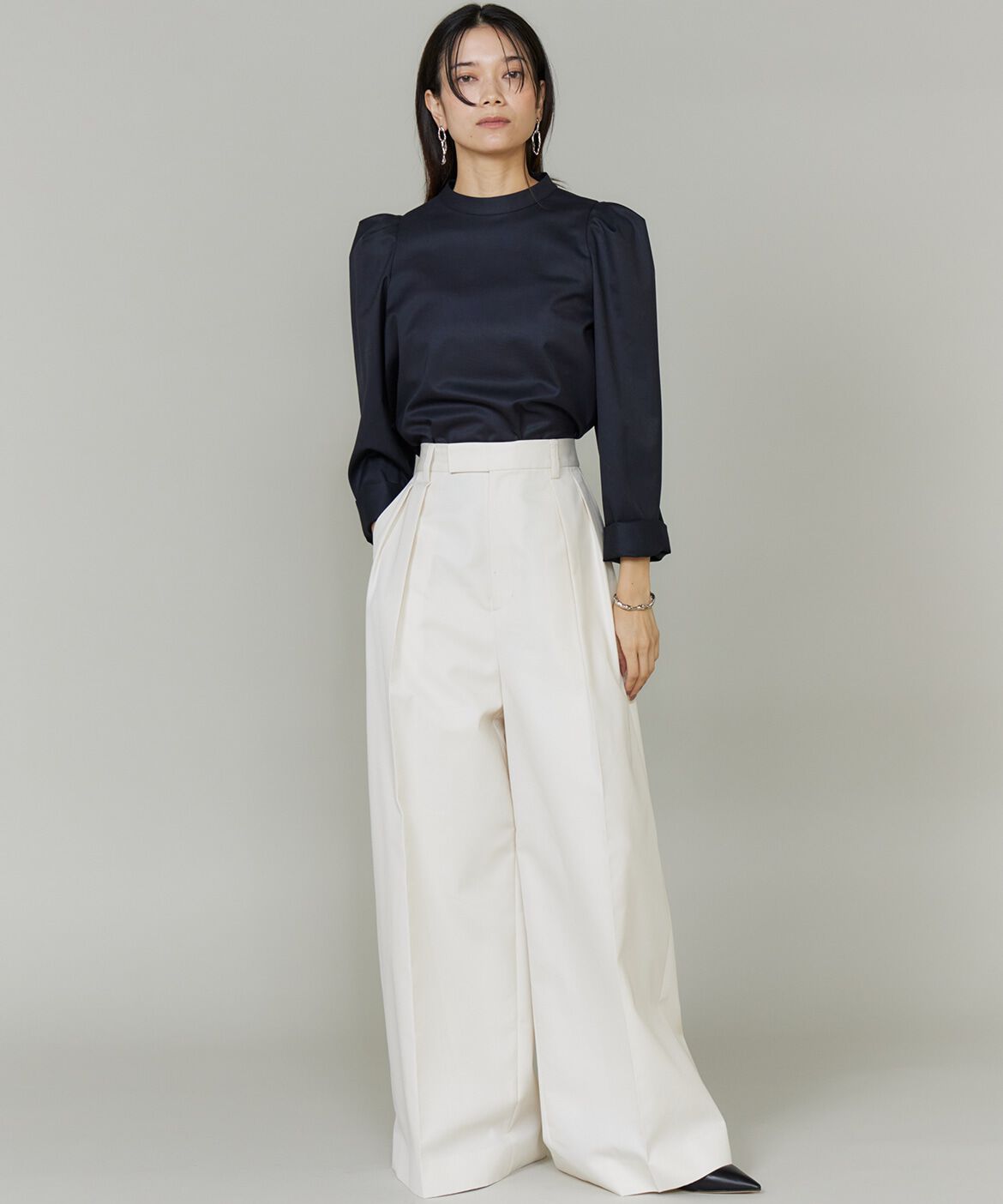 INED「《大きいサイズ》盛り袖ブラウス《三尋木奈保コラボ・Oggi12月号掲載》」|シャツ・ブラウス|