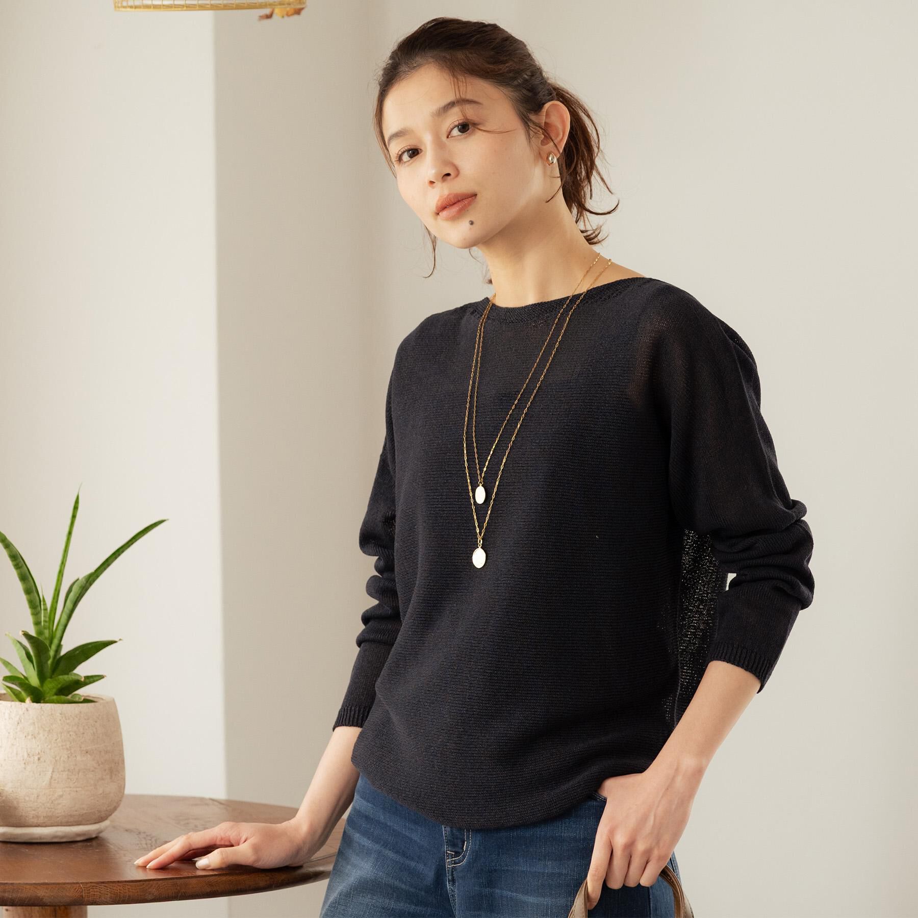 UNTITLED「【古畑星夏さん着用/8色展開/程よい透け感】ドライタッチボートネックニット」|ニット・セーター|ネイビー(094)