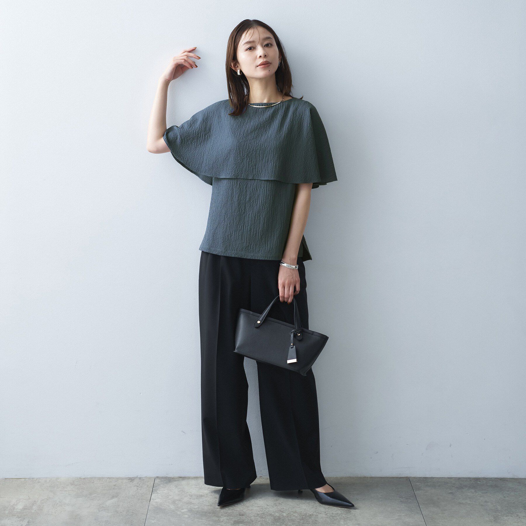 UNTITLED「【洗える/ストレッチ性/フェミニン】ケープデザインブラウス」|シャツ・ブラウス|