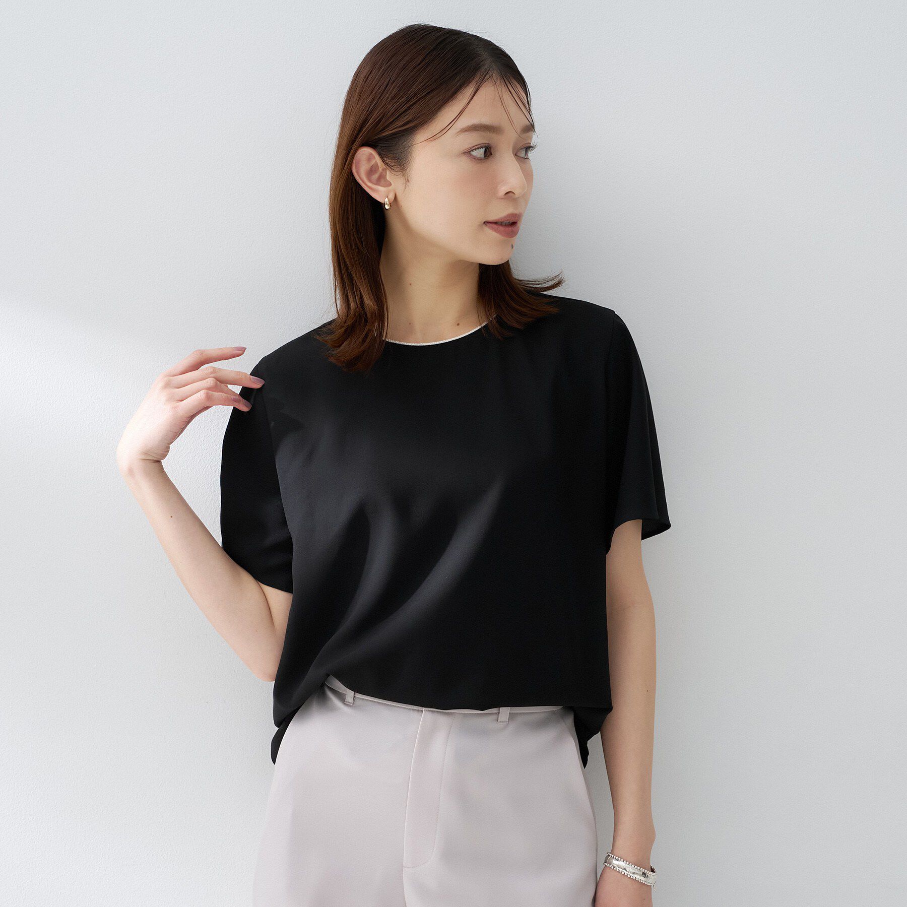 UNTITLED「【洗える/ジャケットインナー】シルキータッチTブラウス」|シャツ・ブラウス|