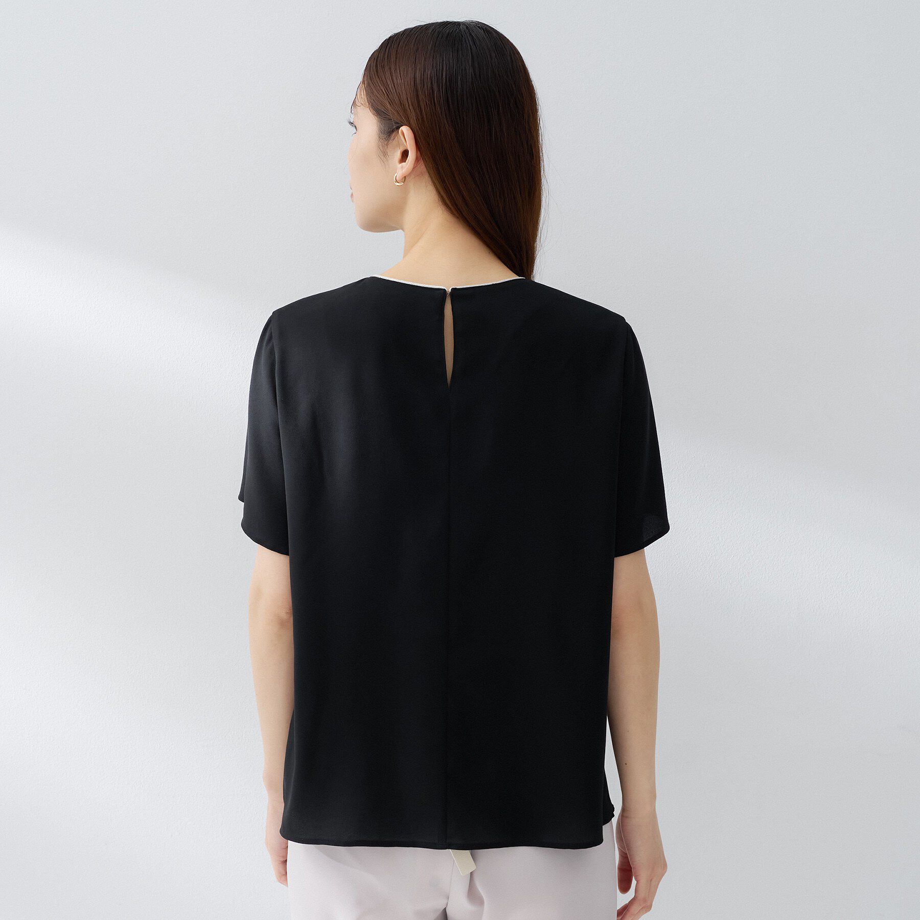 UNTITLED「【洗える/ジャケットインナー】シルキータッチTブラウス」|シャツ・ブラウス|