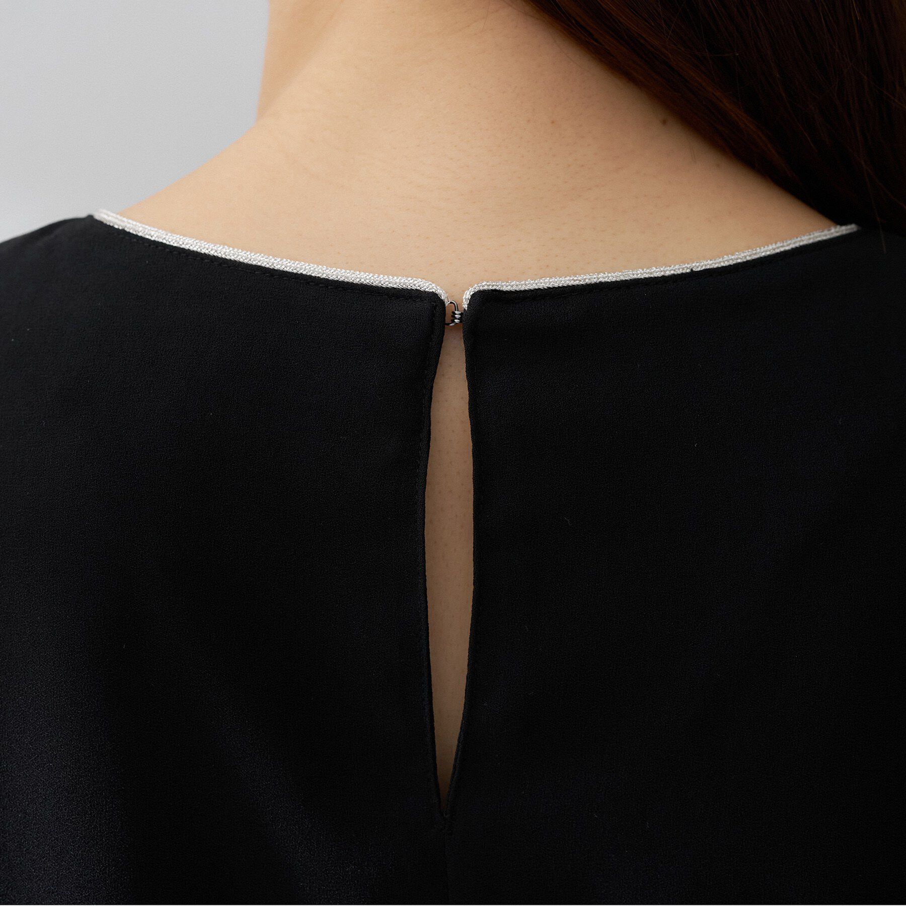 UNTITLED「【洗える/ジャケットインナー】シルキータッチTブラウス」|シャツ・ブラウス|