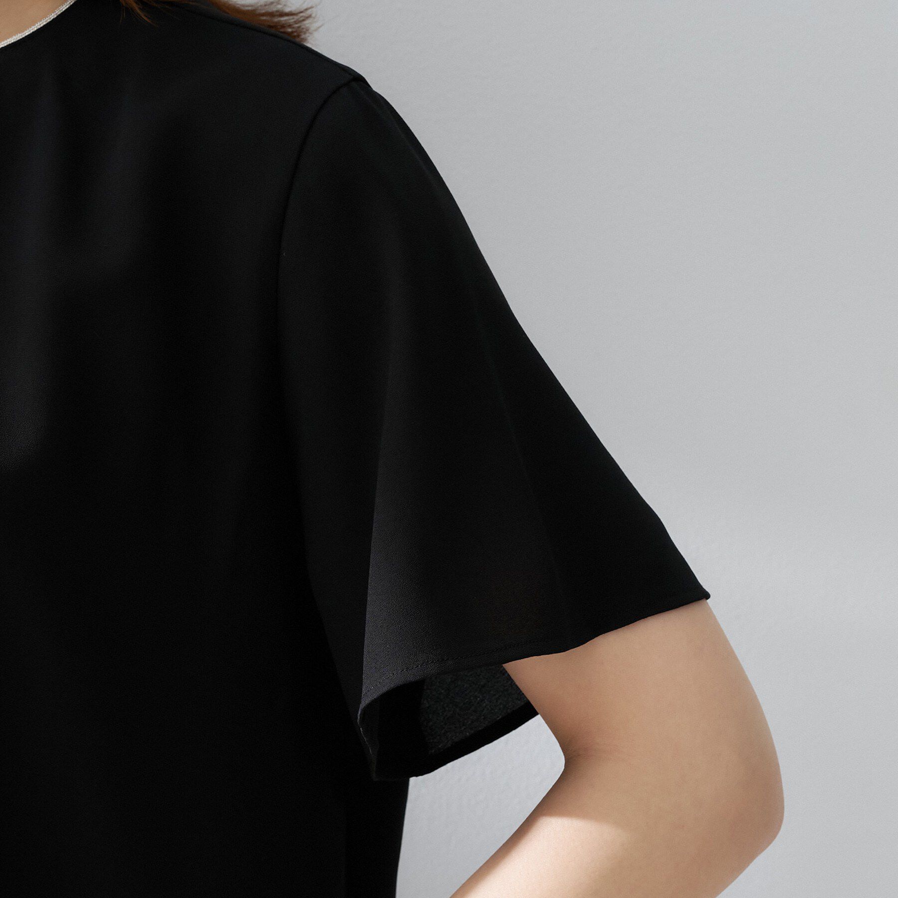 UNTITLED「【洗える/ジャケットインナー】シルキータッチTブラウス」|シャツ・ブラウス|