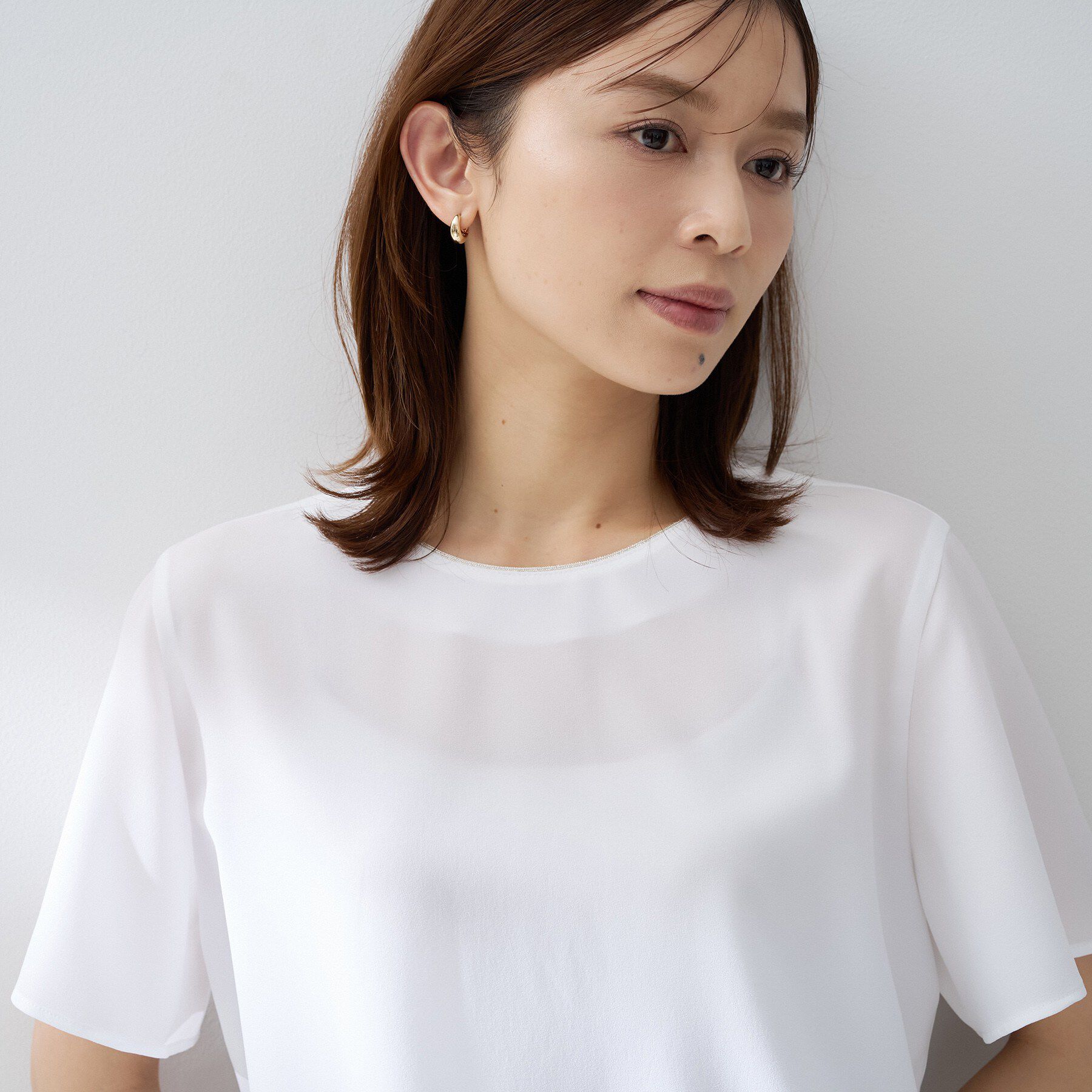 UNTITLED「【洗える/ジャケットインナー】シルキータッチTブラウス」|シャツ・ブラウス|