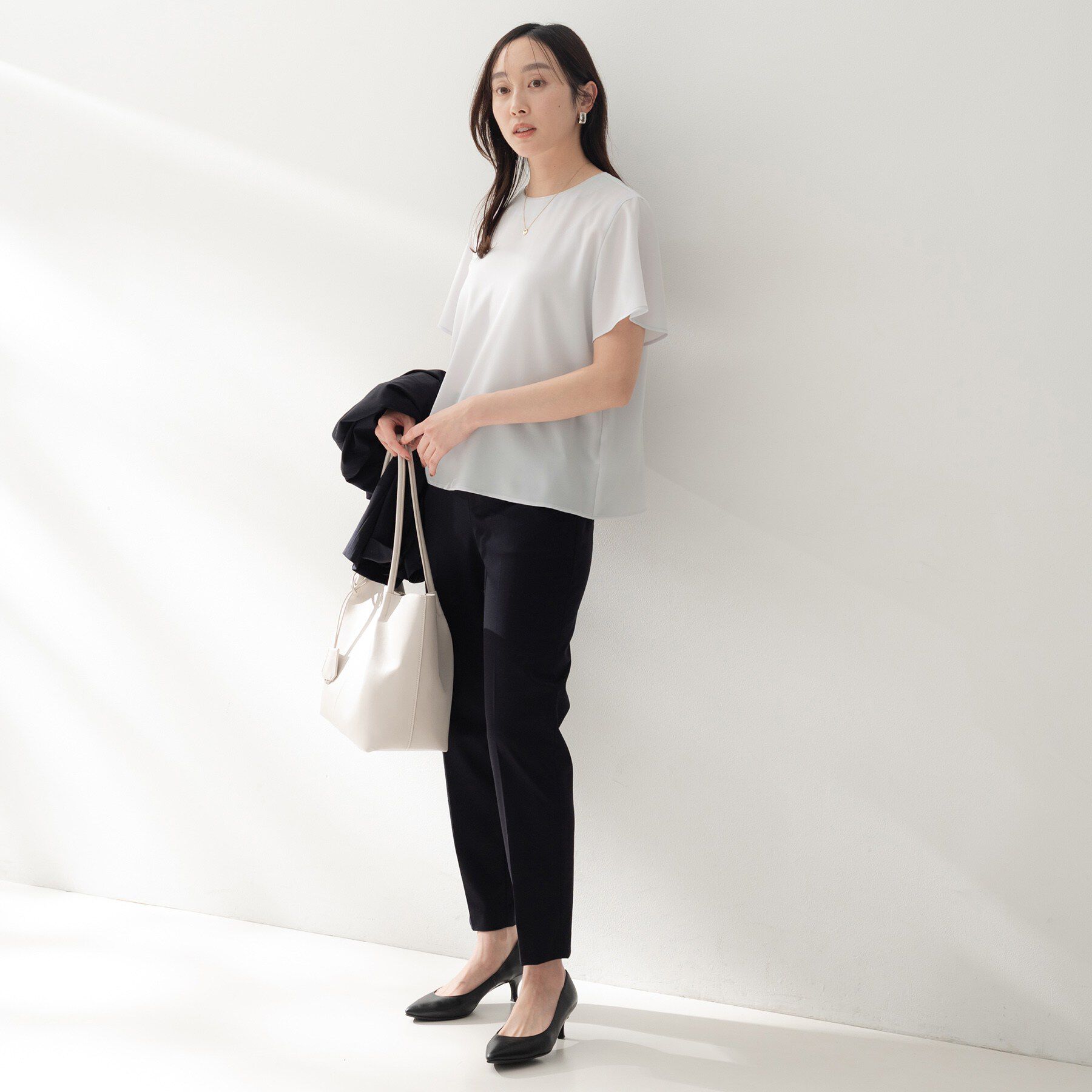 UNTITLED「【洗える/ジャケットインナー】シルキータッチTブラウス」|シャツ・ブラウス|