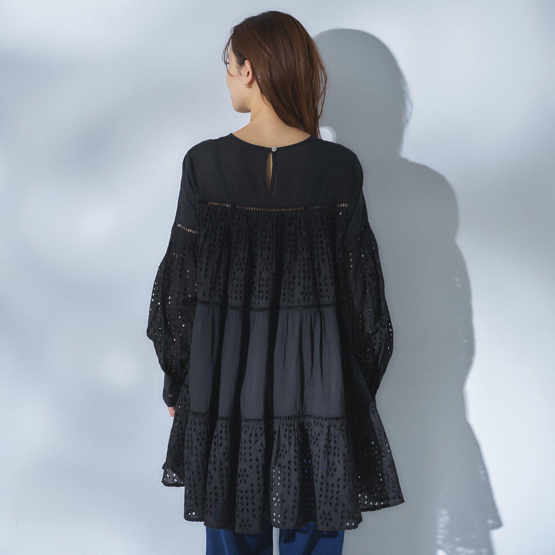 UNTITLED「【Audrey and John Wad】エンブロイダリーチュニックドレス」|シャツ・ブラウス|