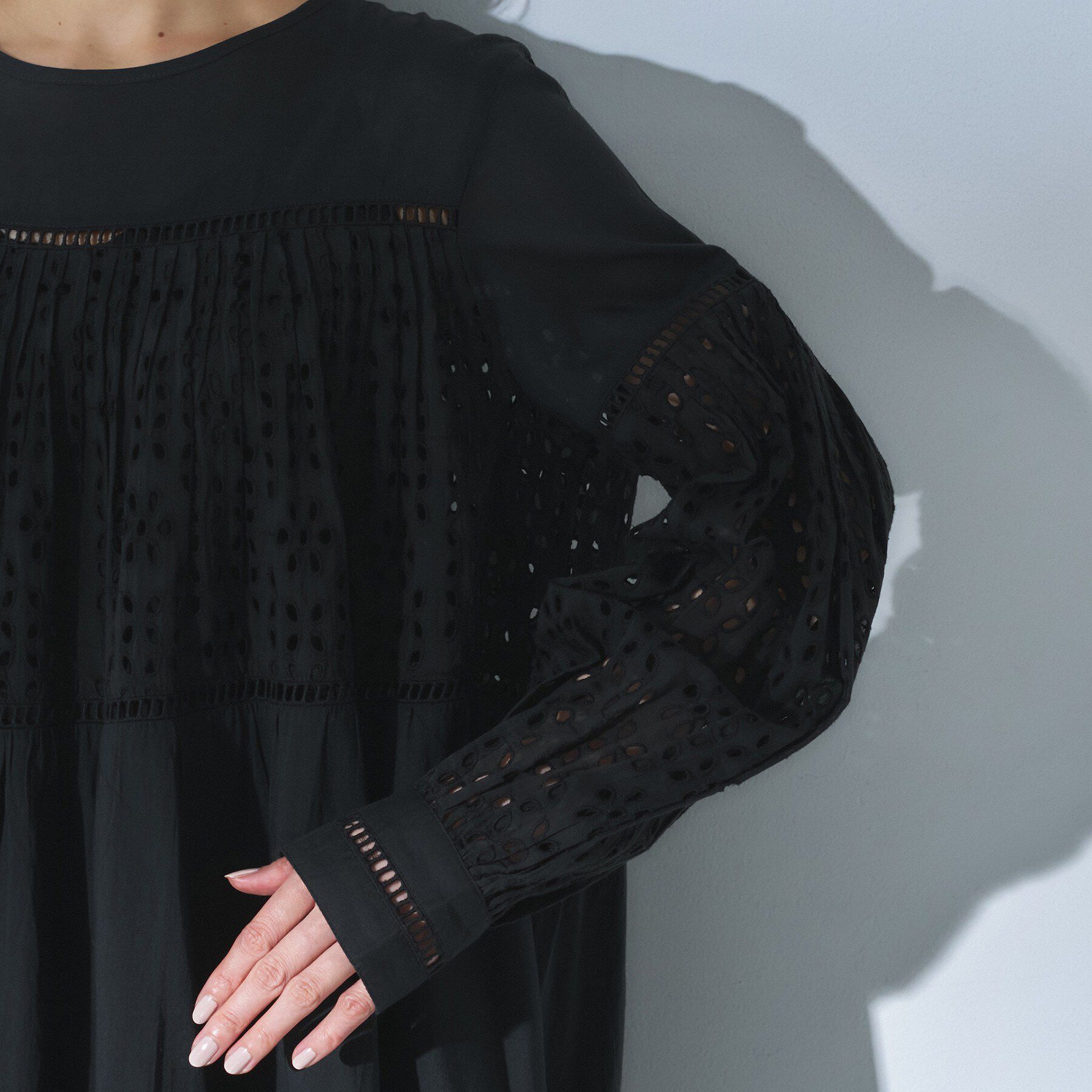 UNTITLED「【Audrey and John Wad】エンブロイダリーチュニックドレス」|シャツ・ブラウス|