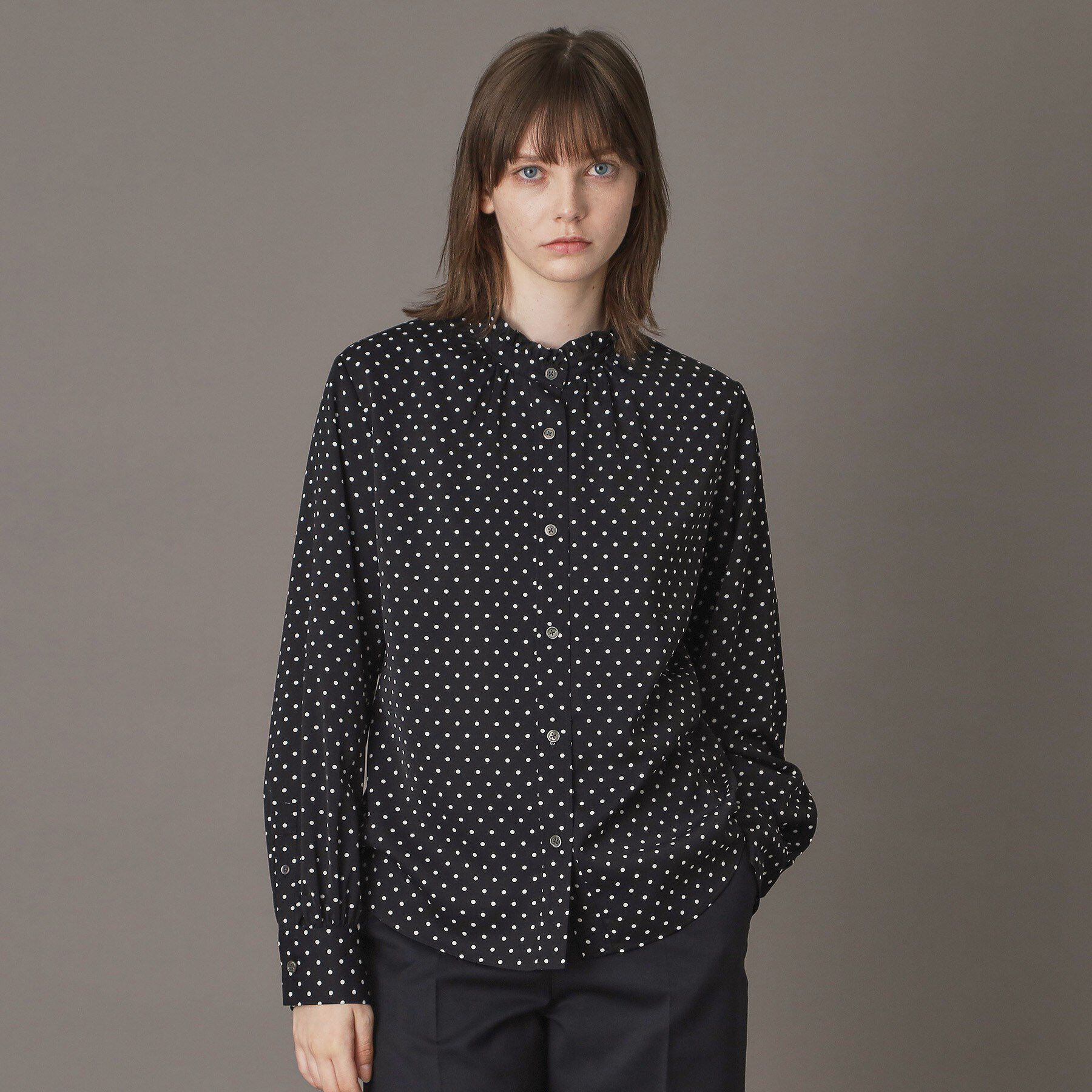 DRESSTERIOR「ドットスタンドフリルネックブラウス」|シャツ・ブラウス|