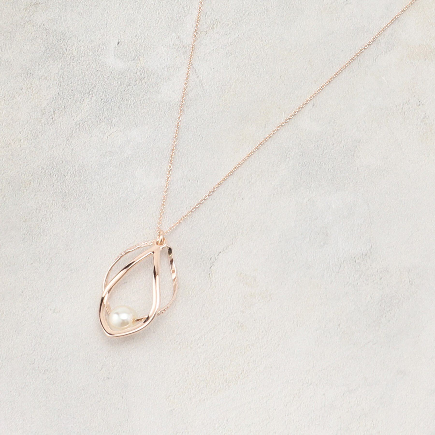 grove「ツイストデザインパール調ネックレス」|ネックレス|ピンクシルバー(00